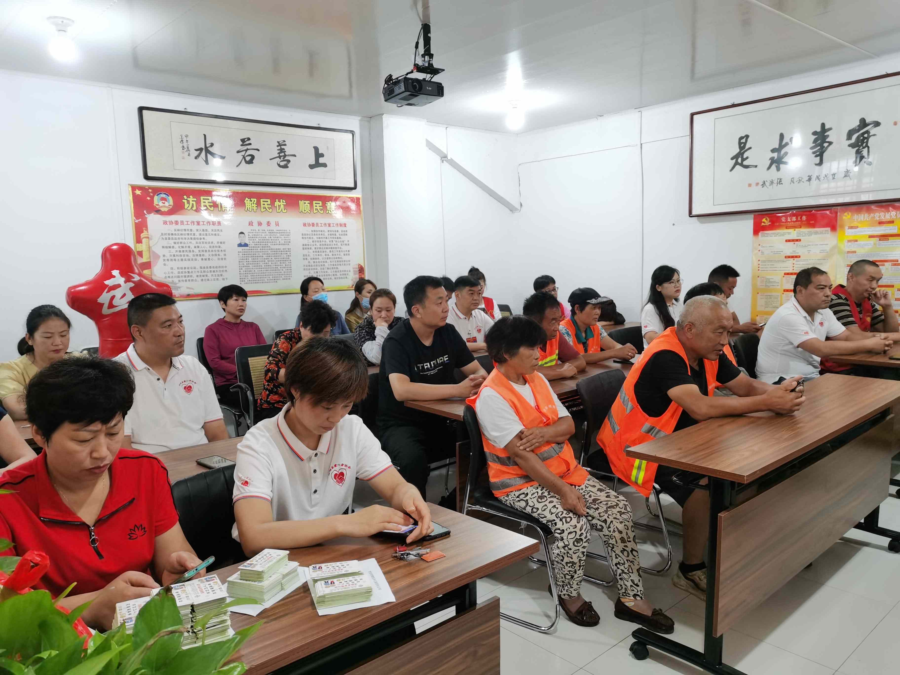 1座谈会进行中.jpg