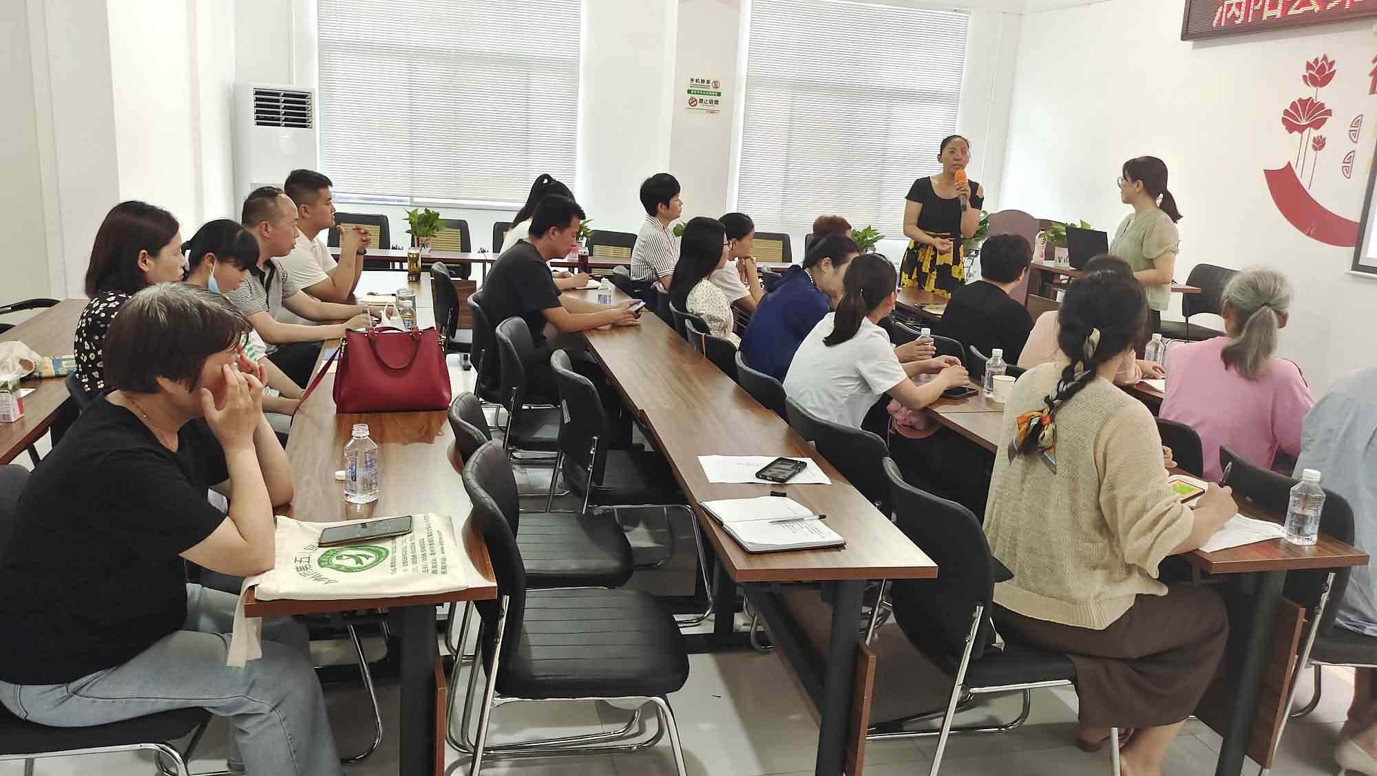 3与学员互动交流.jpg
