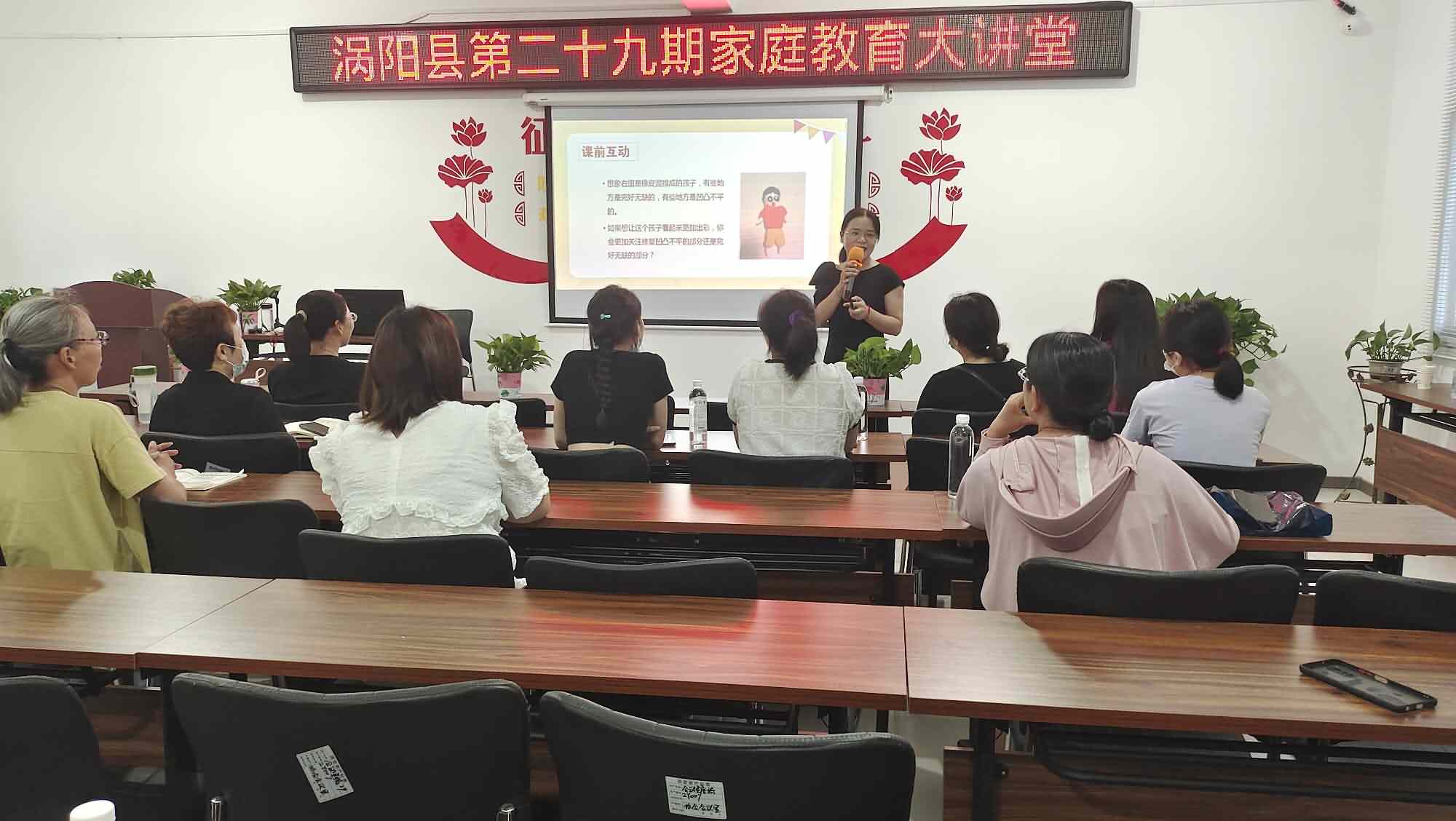 1老师授课中.jpg