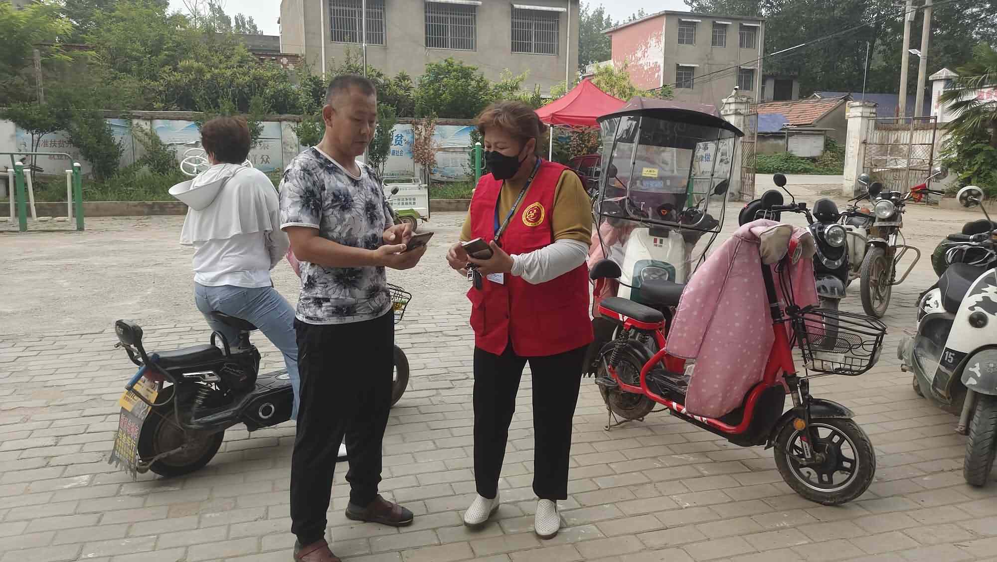 1帮助市民登记号牌.jpg