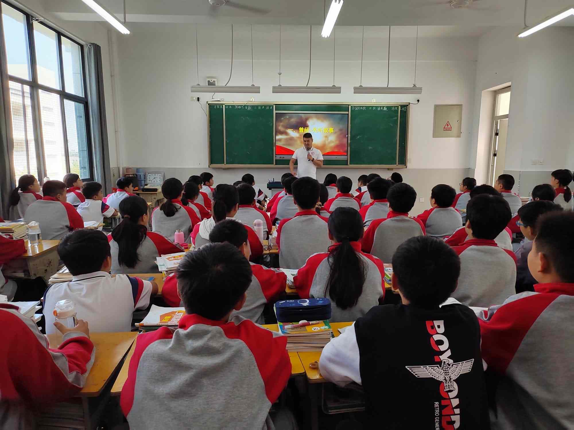 宣讲中1.jpg