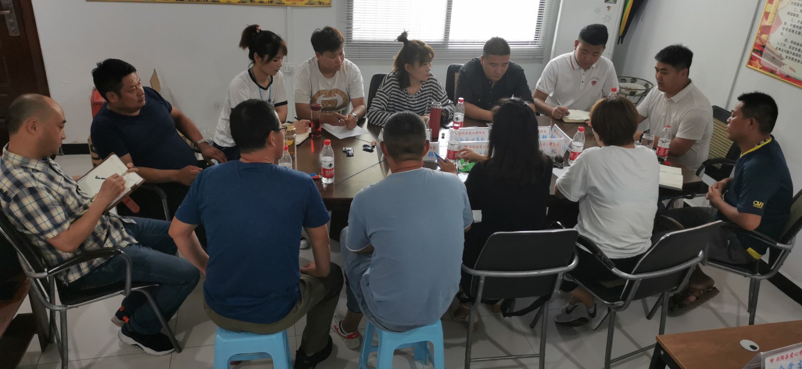 大家各抒己见发表意见.jpg