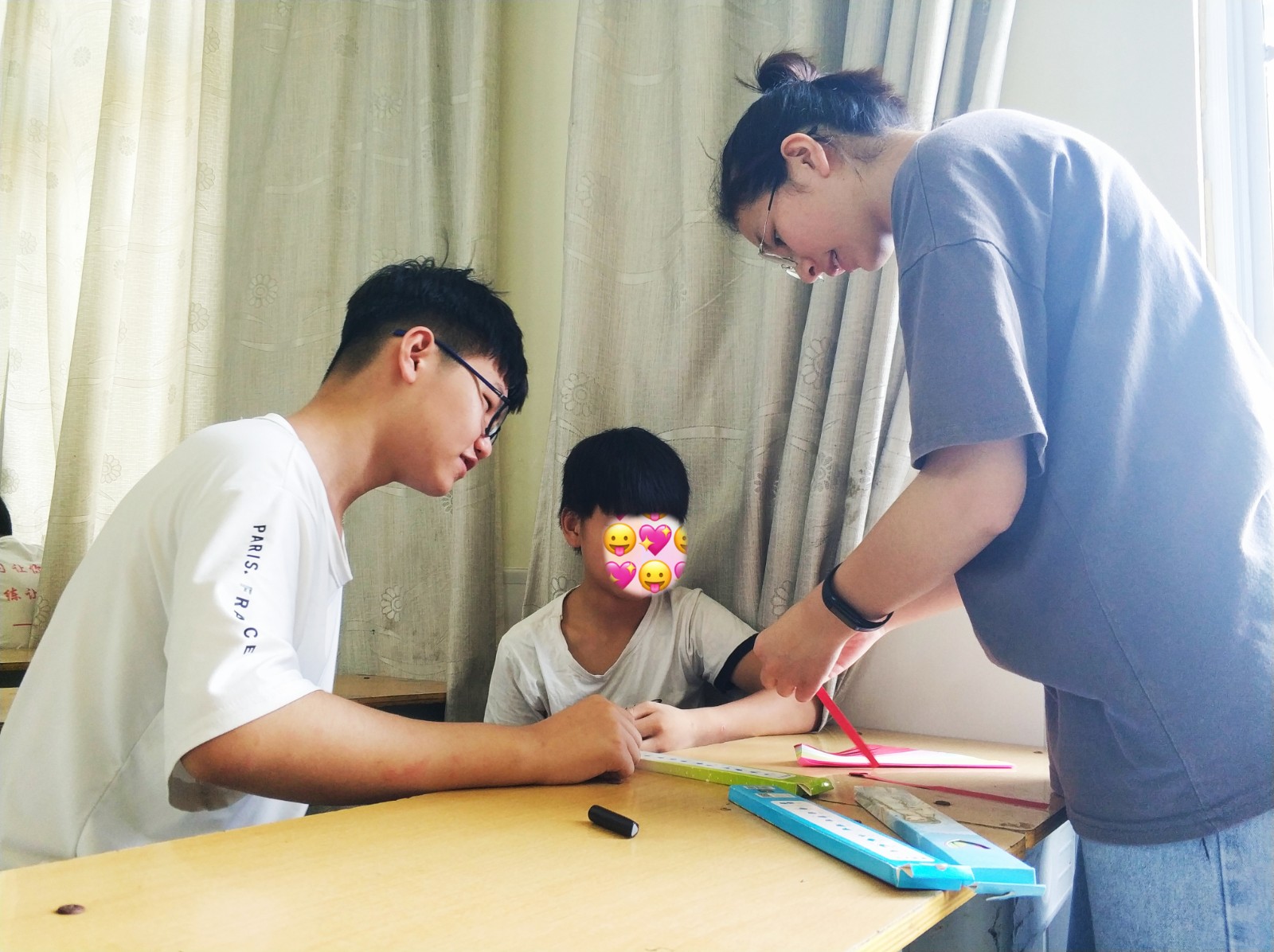 2耐心的教手工_副本.jpg