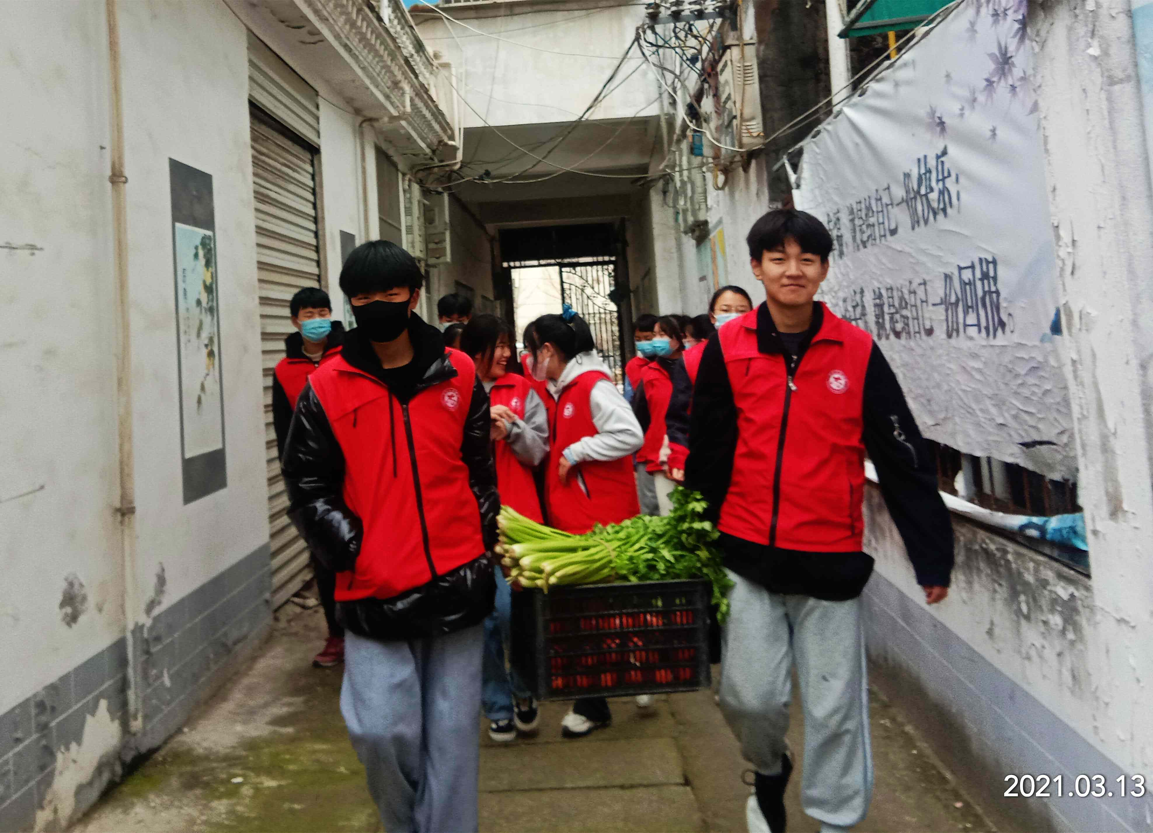 行走在爱的道路上.jpg