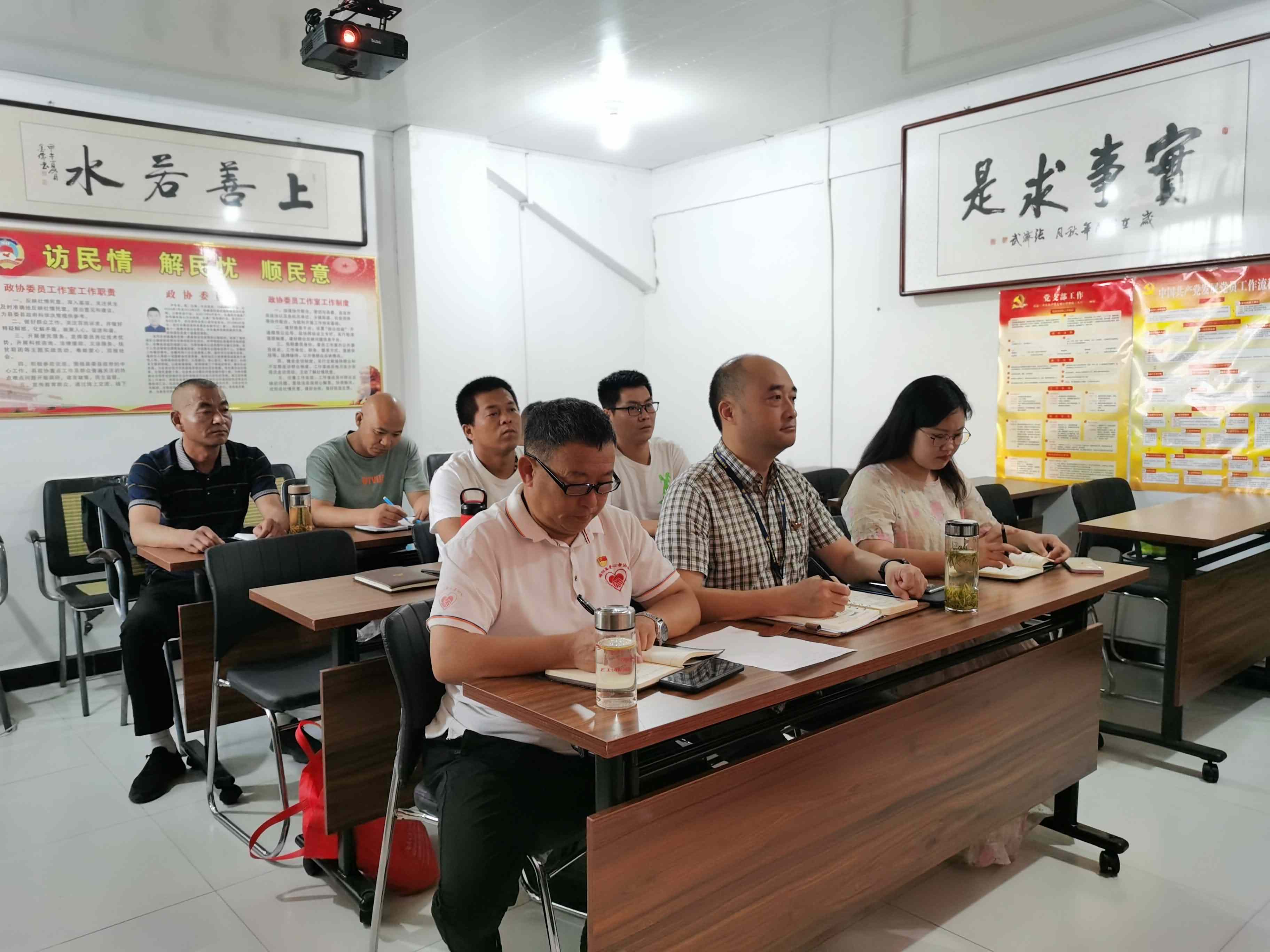 3大家认真学习中.jpg