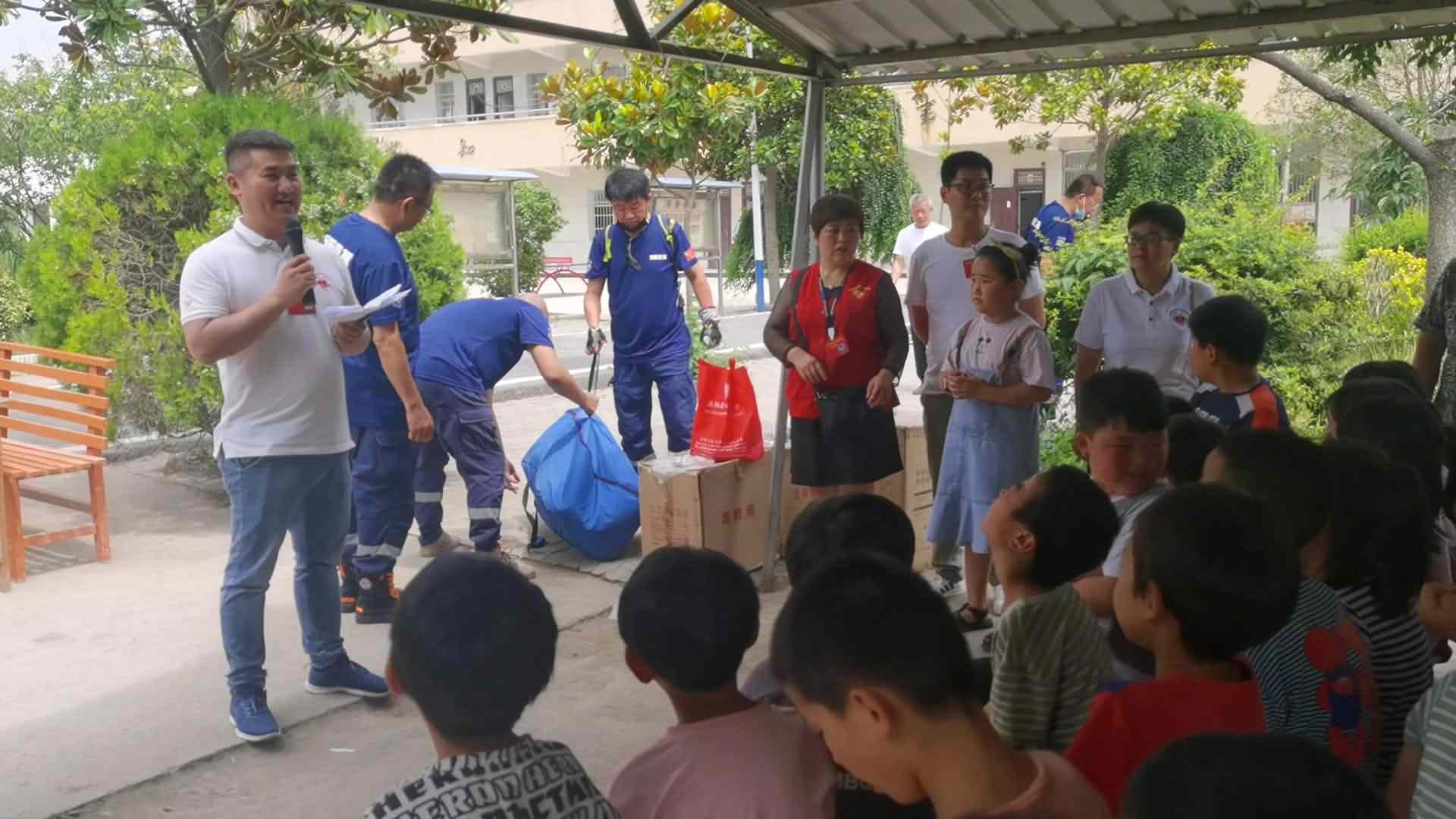 1为大家宣讲防溺水反校园霸凌知识.jpg