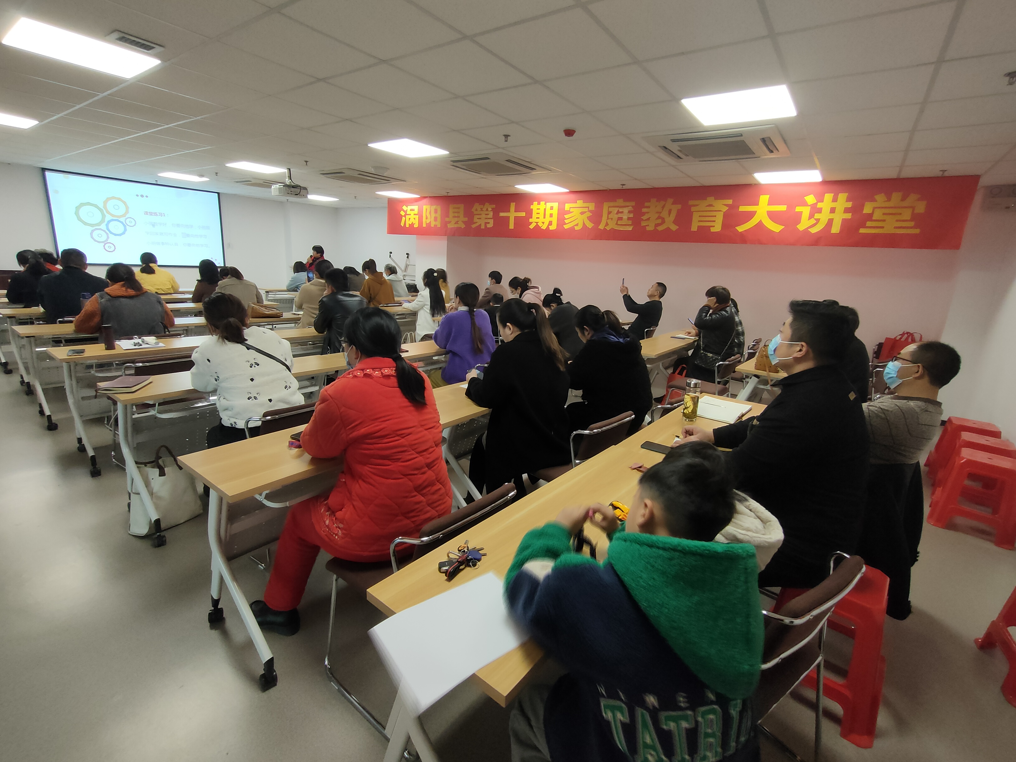 1精彩授课中.jpg