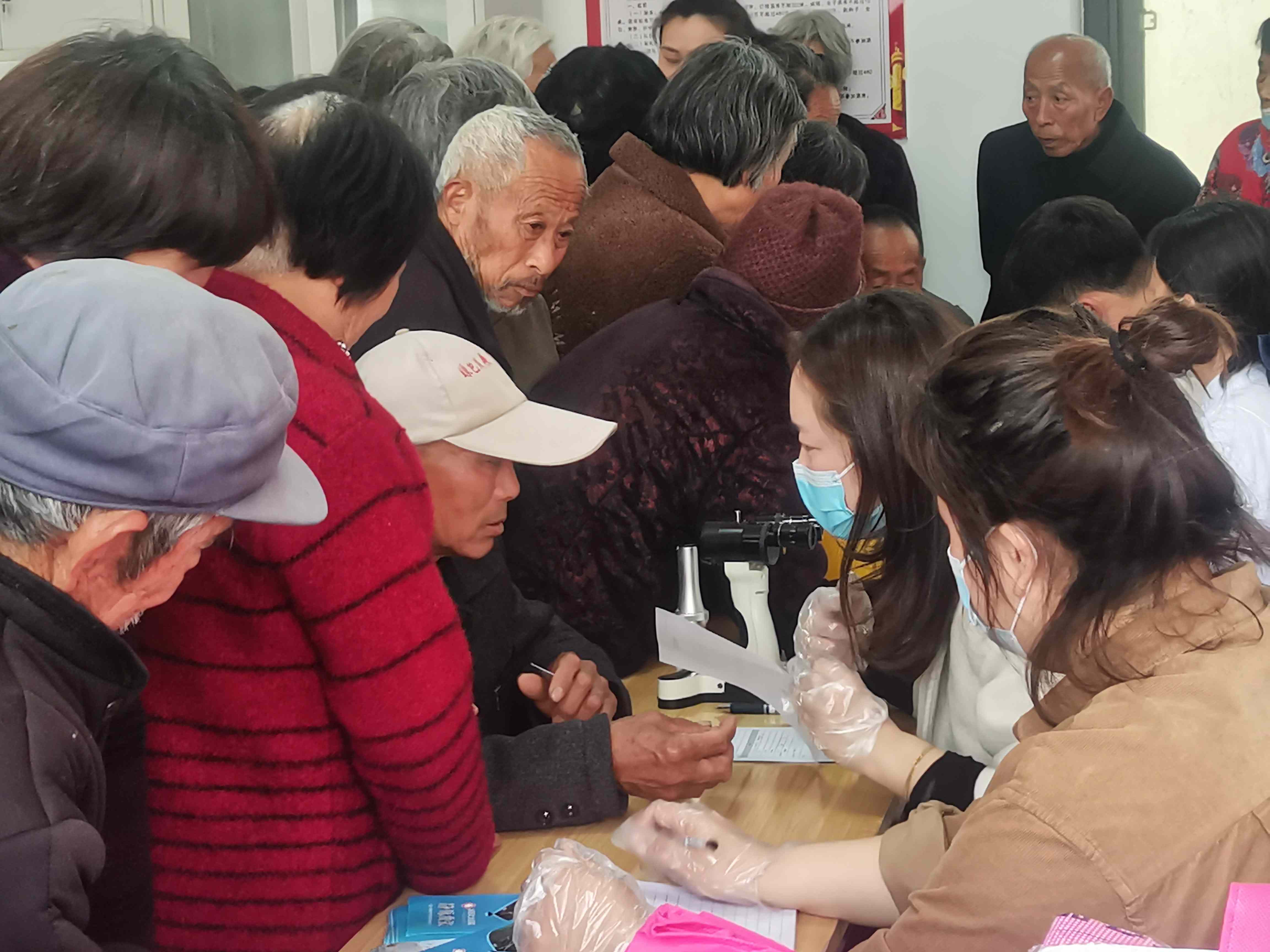义诊进行中.jpg