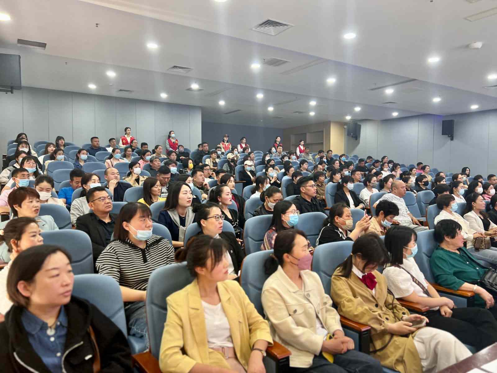 涡阳县第44期家庭教育大讲堂走进第六中学