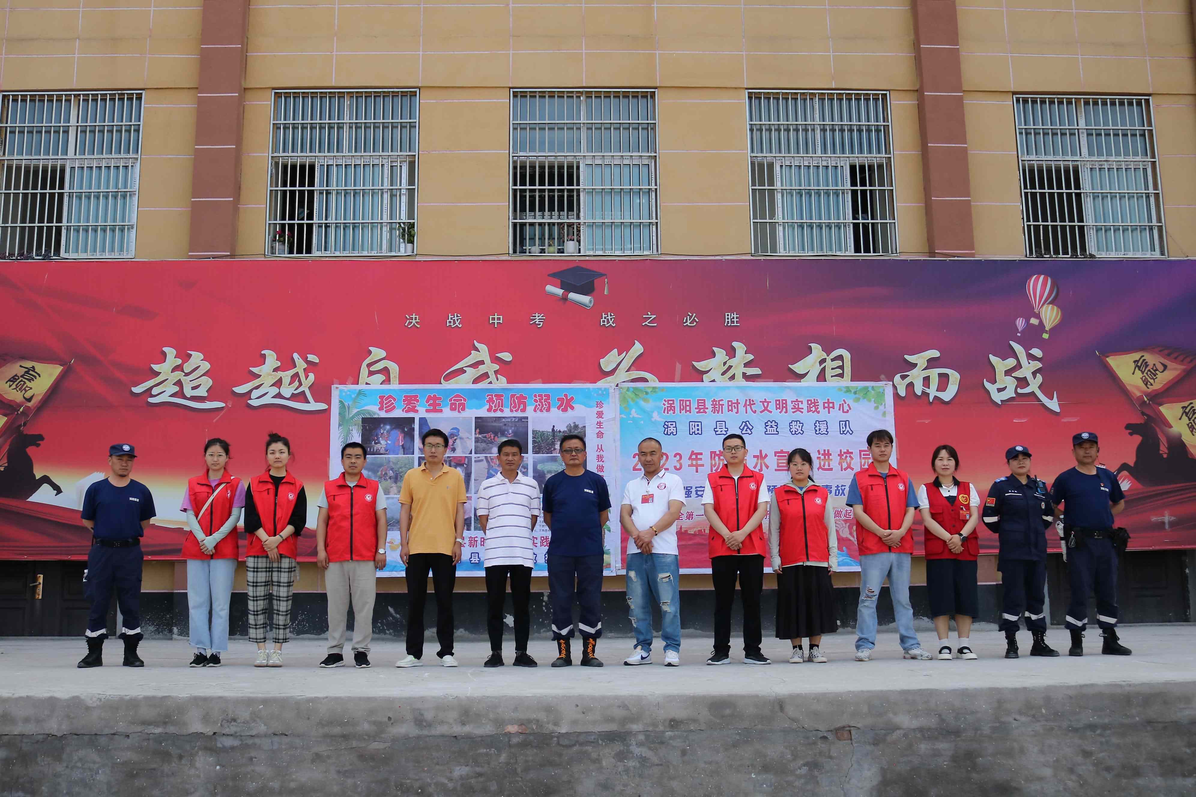 2、曹市中学合影留念.jpg