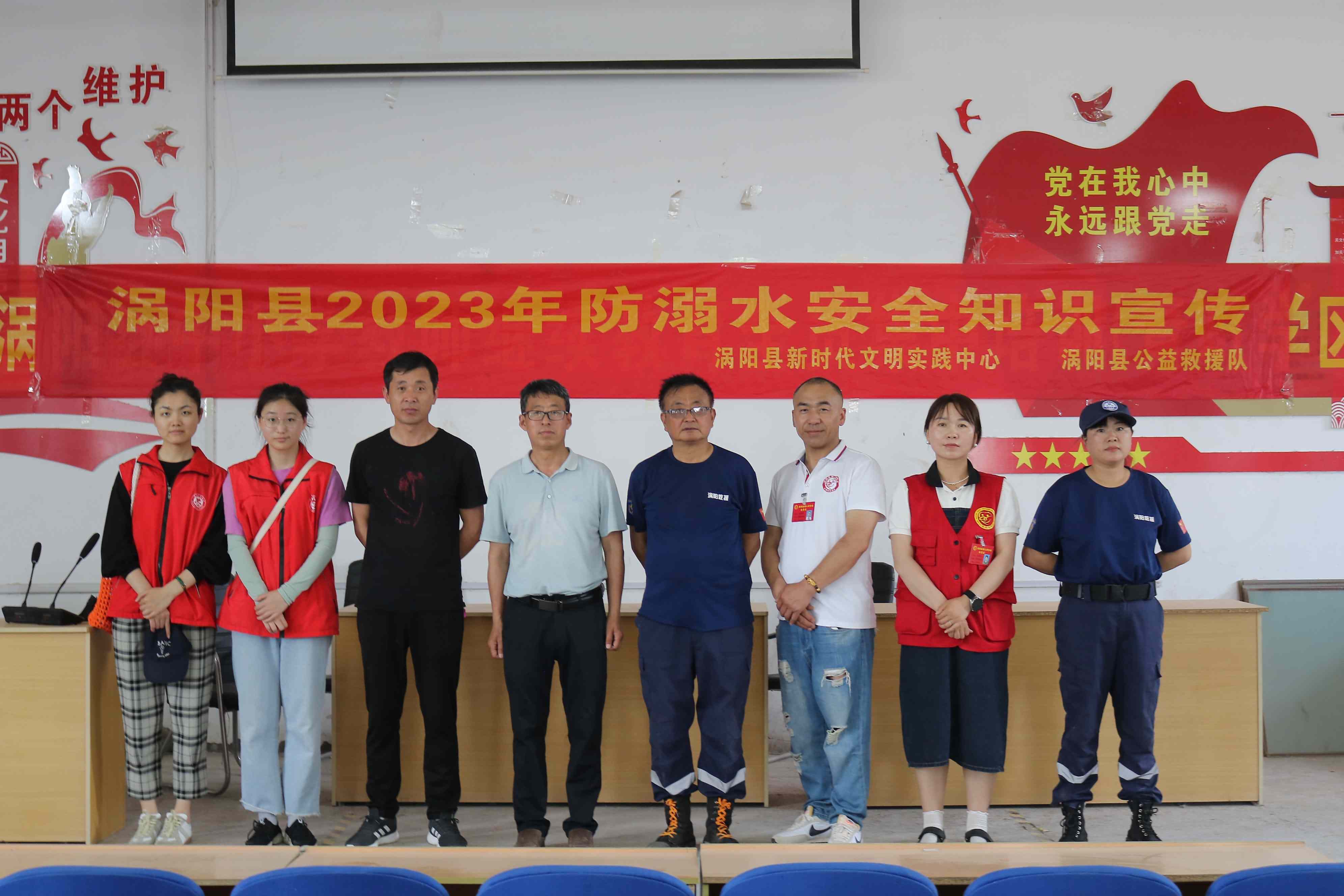 6、青町镇中心校合影留念.jpg