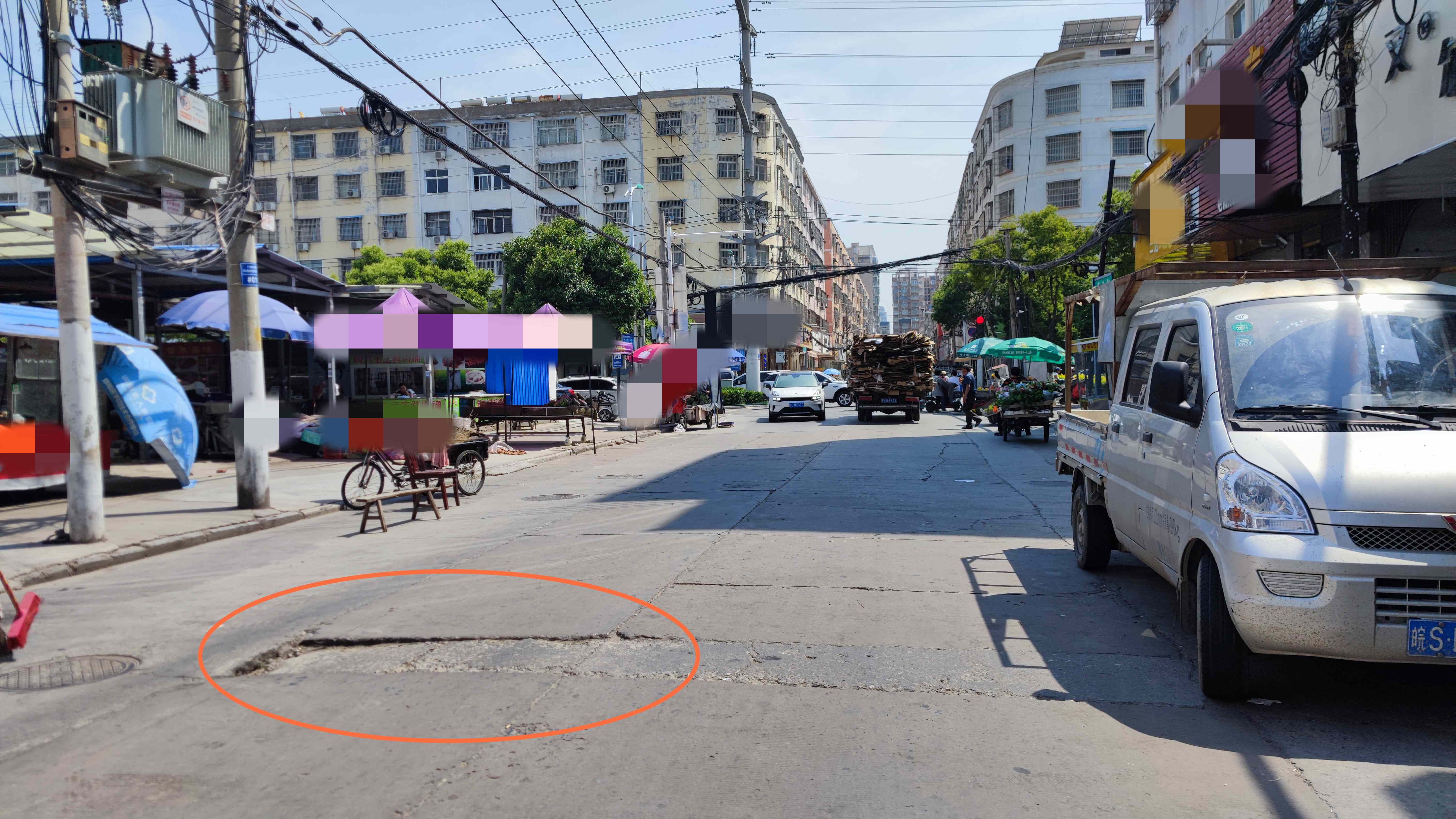 破损路面.jpg