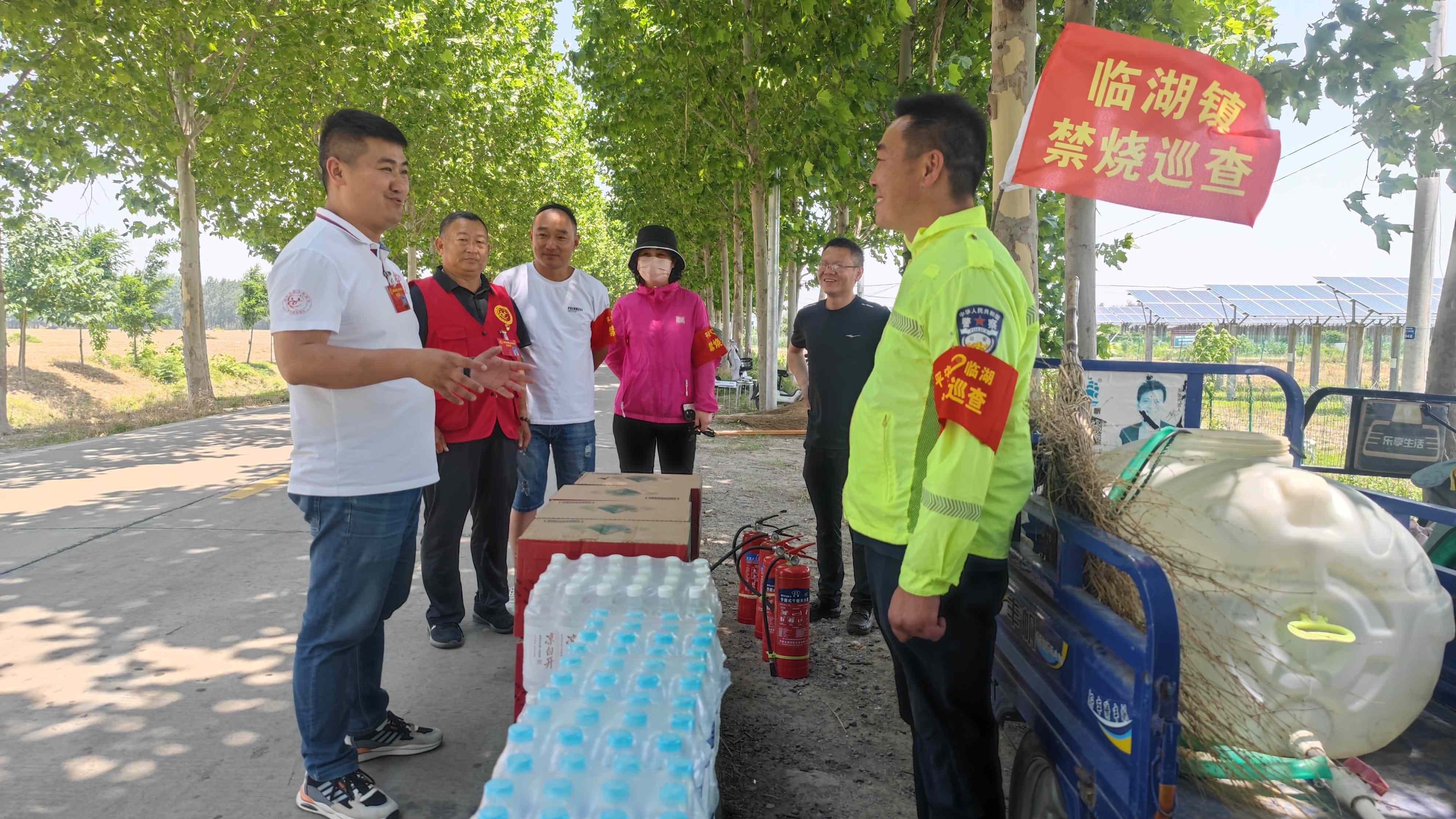 与禁烧一线人员深入了解交流.jpg