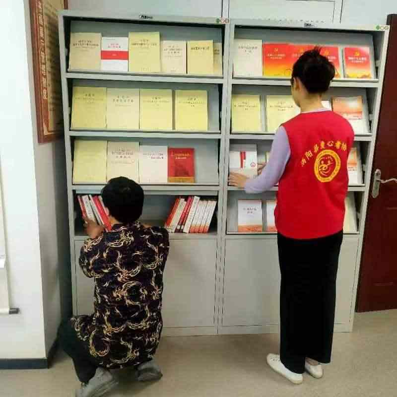 志愿者忙碌中.jpg