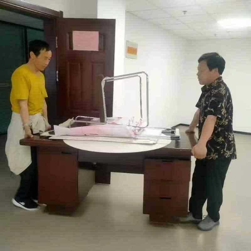 志愿者忙碌中1.jpg