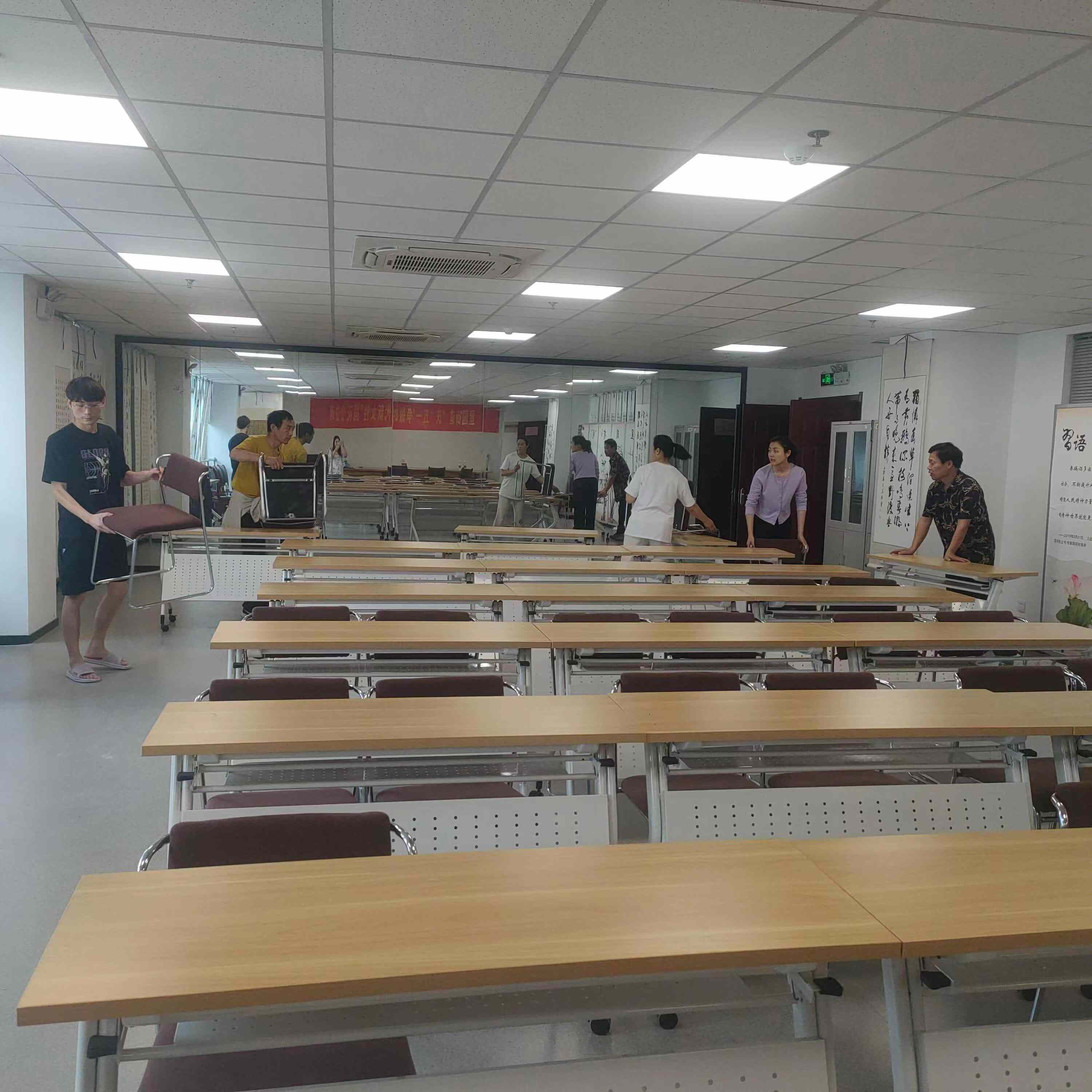 志愿者忙碌中2.jpg