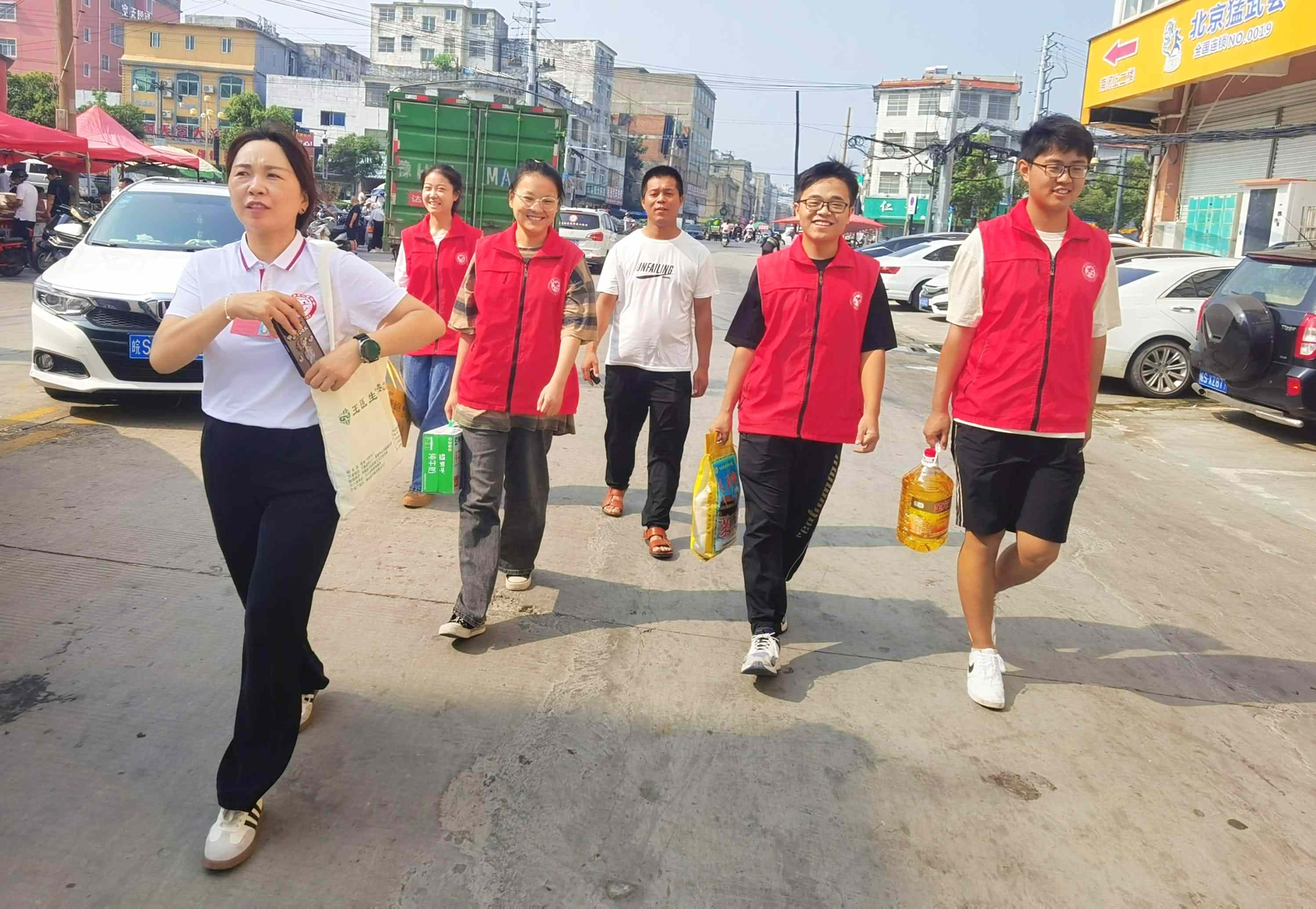 志愿者在路上.jpg