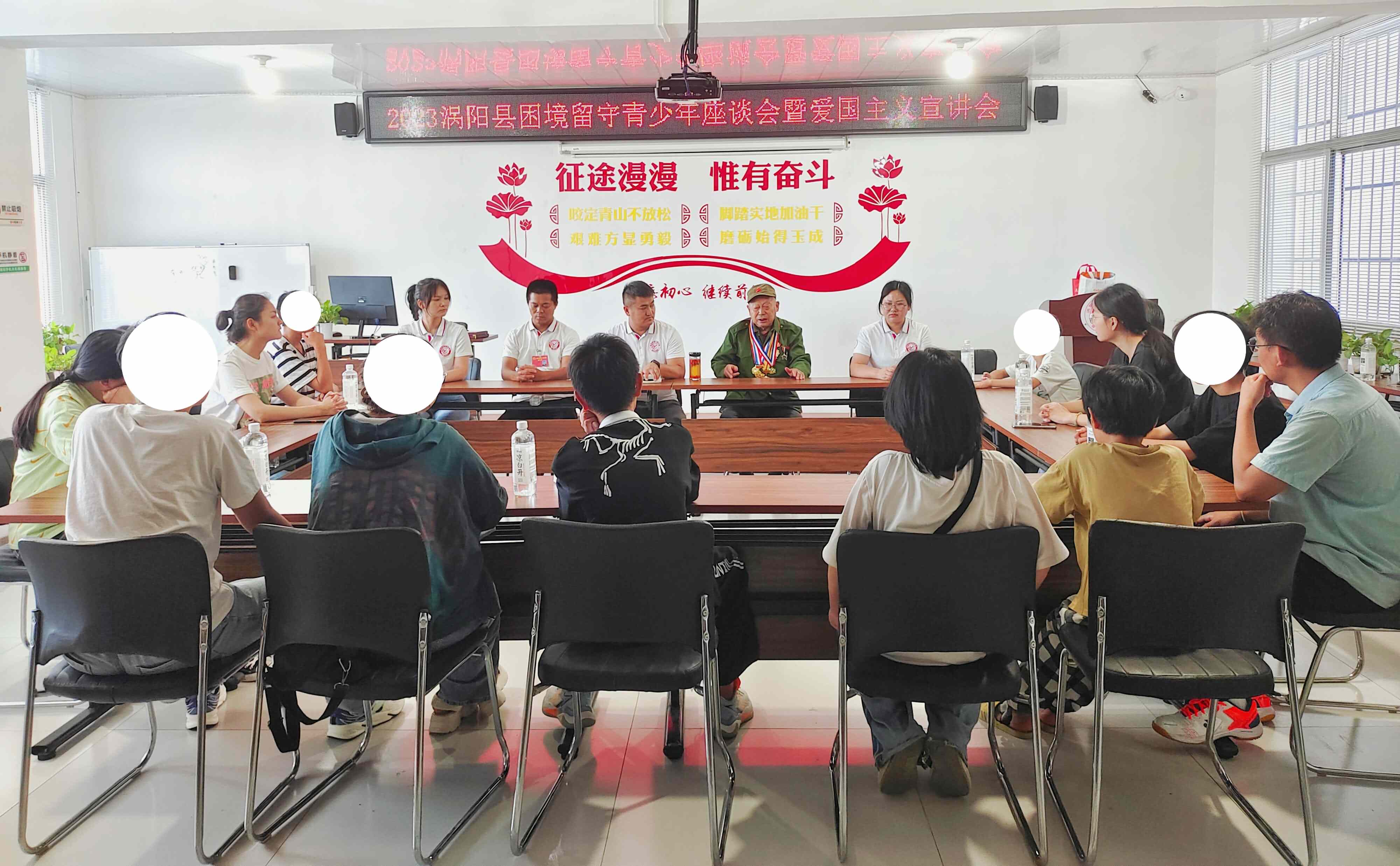 7、座谈会进行中.jpg