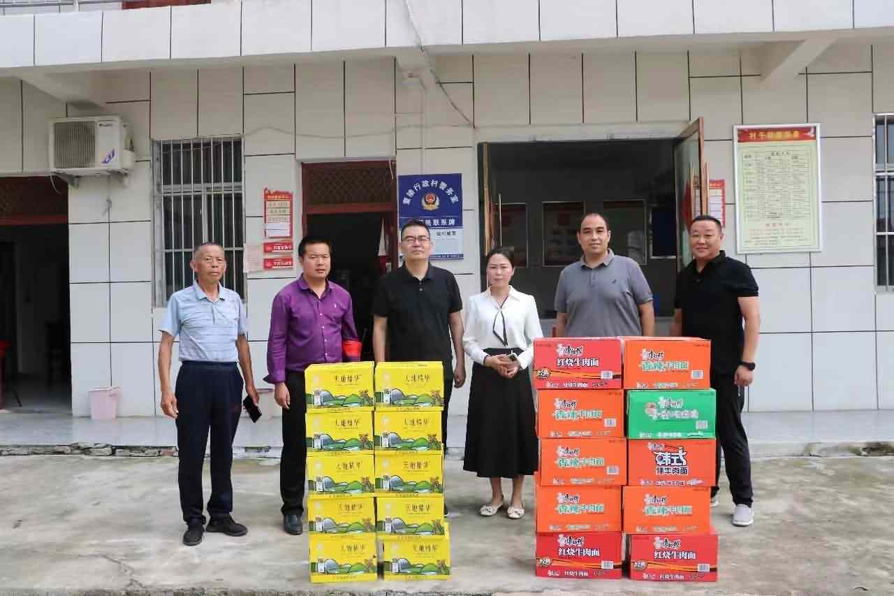 涡阳社企联动端午慰问暖人心
