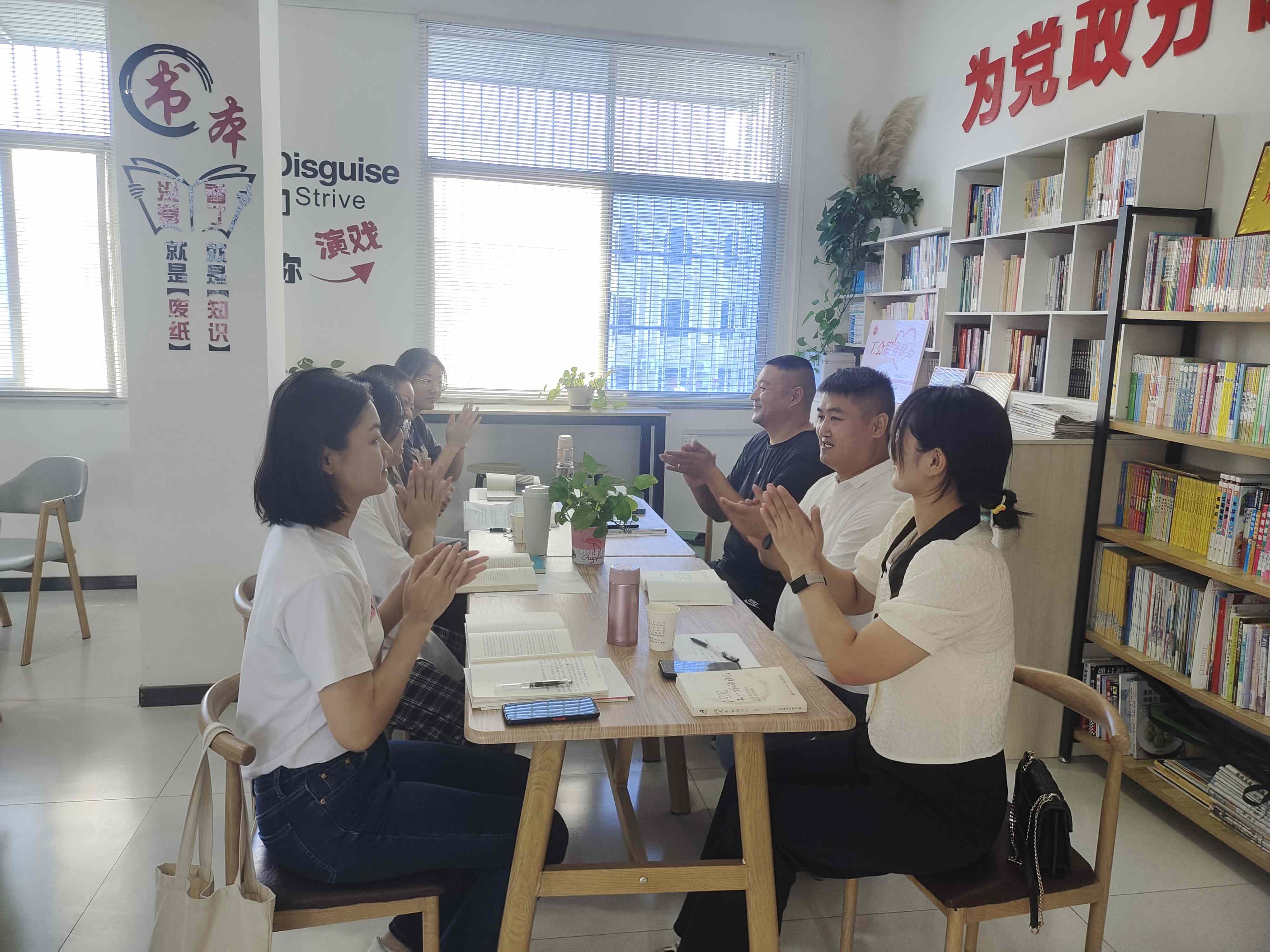 1.分享交流中.jpg