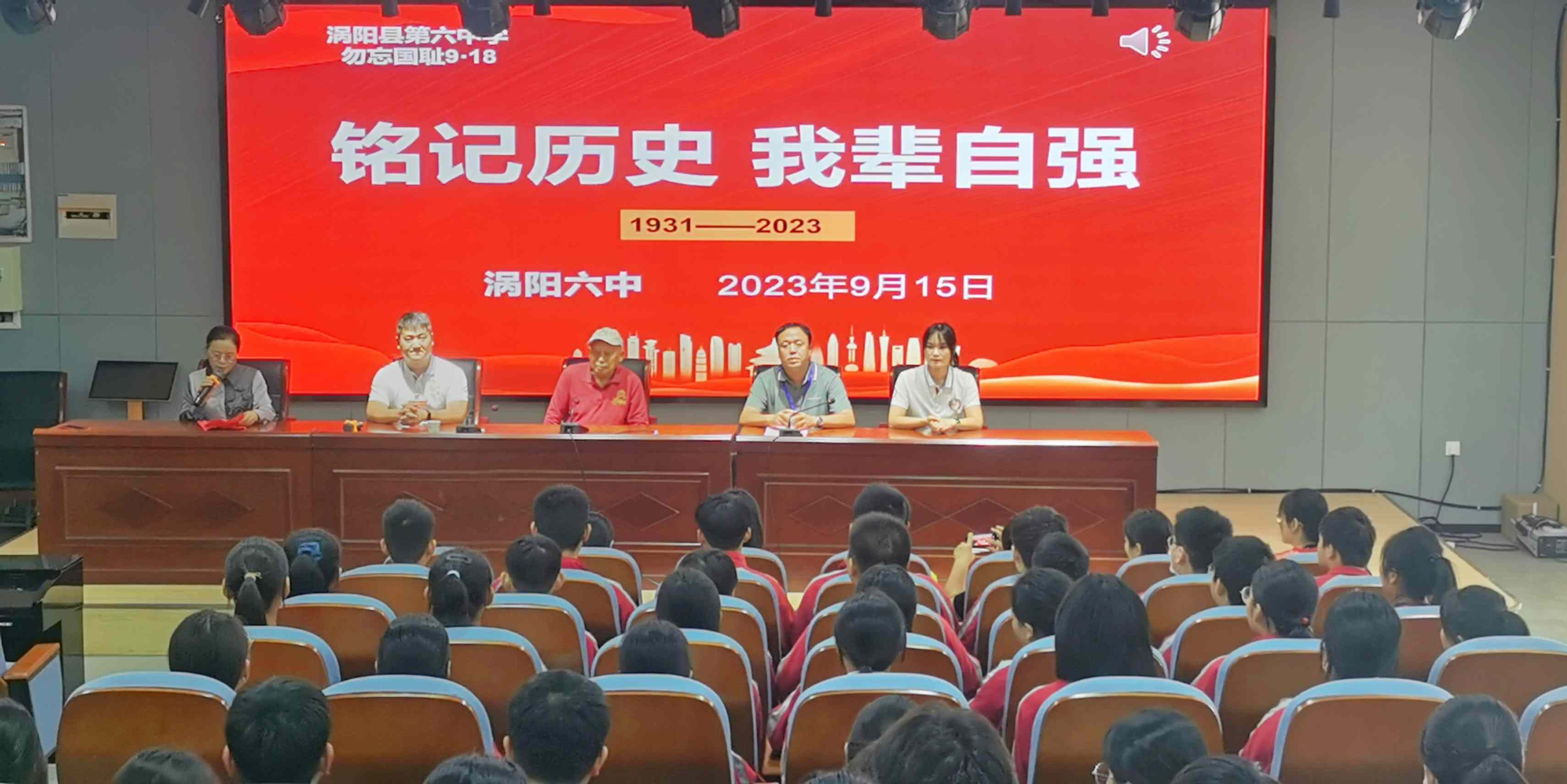 1、刘群老师为大家介绍会议流程.jpg