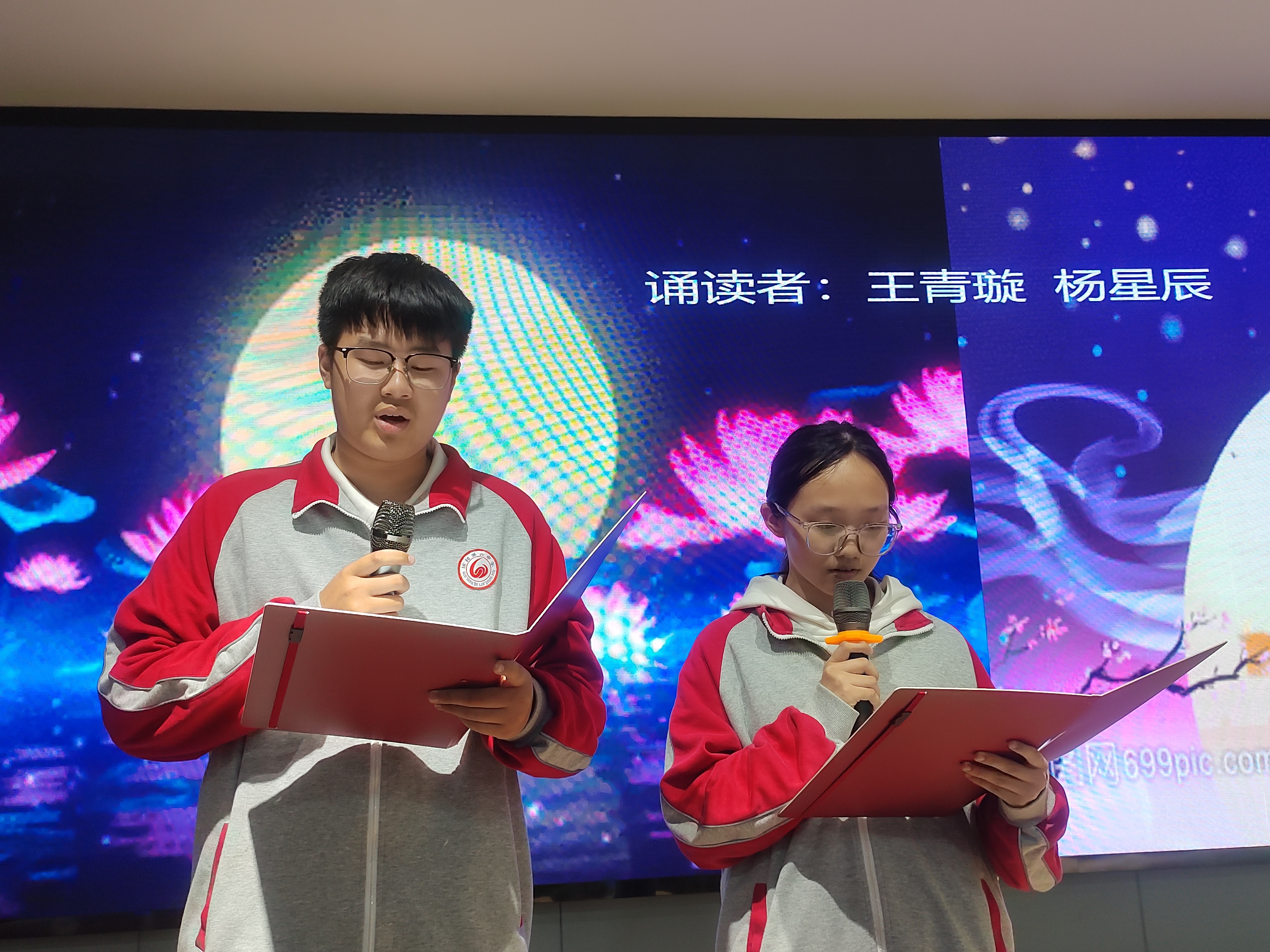 诵读中.jpg