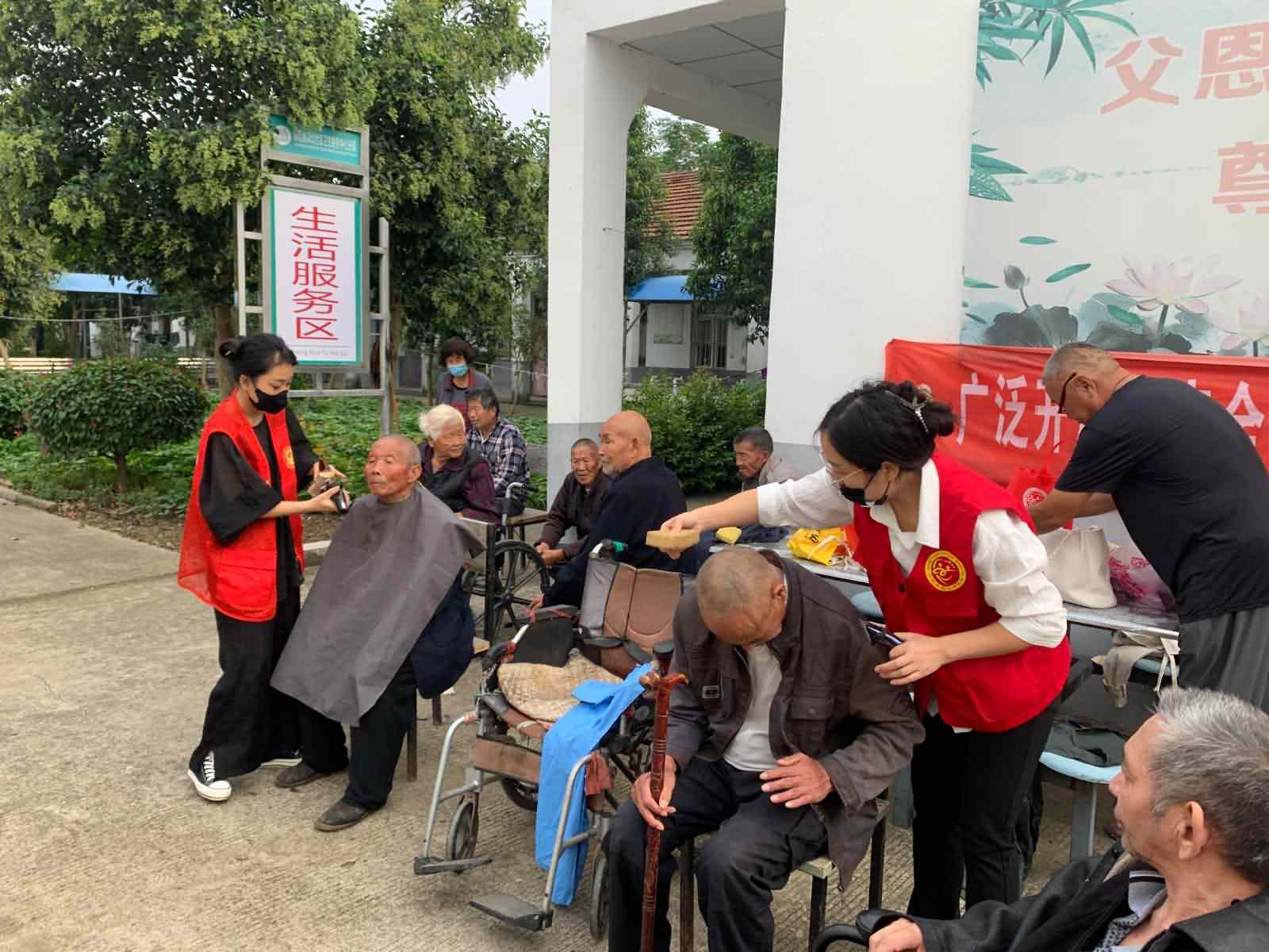 涡阳社会组织：“金秋”义剪服务走进养老院 一推一剪皆是情