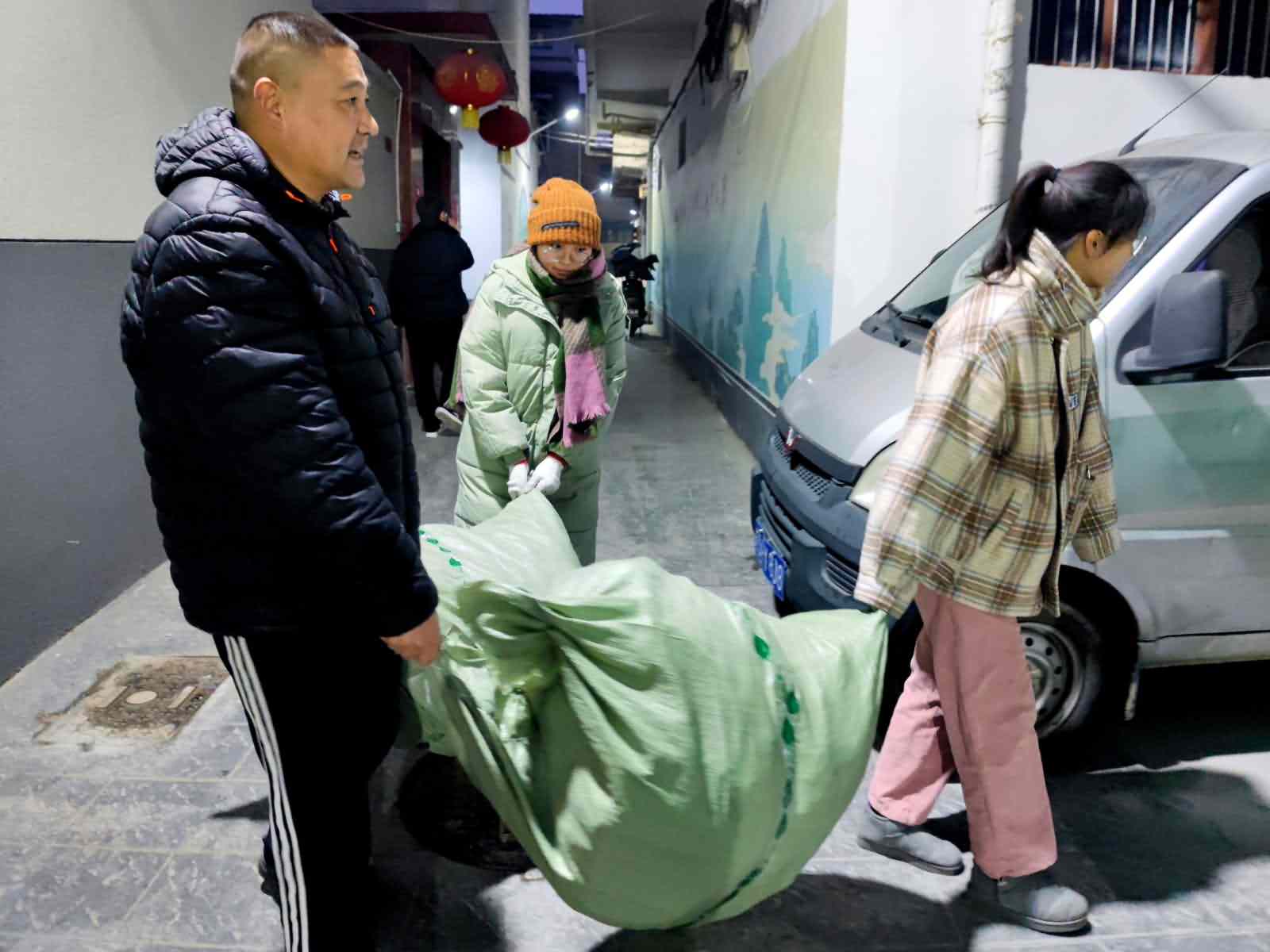 1物资运输中.jpg