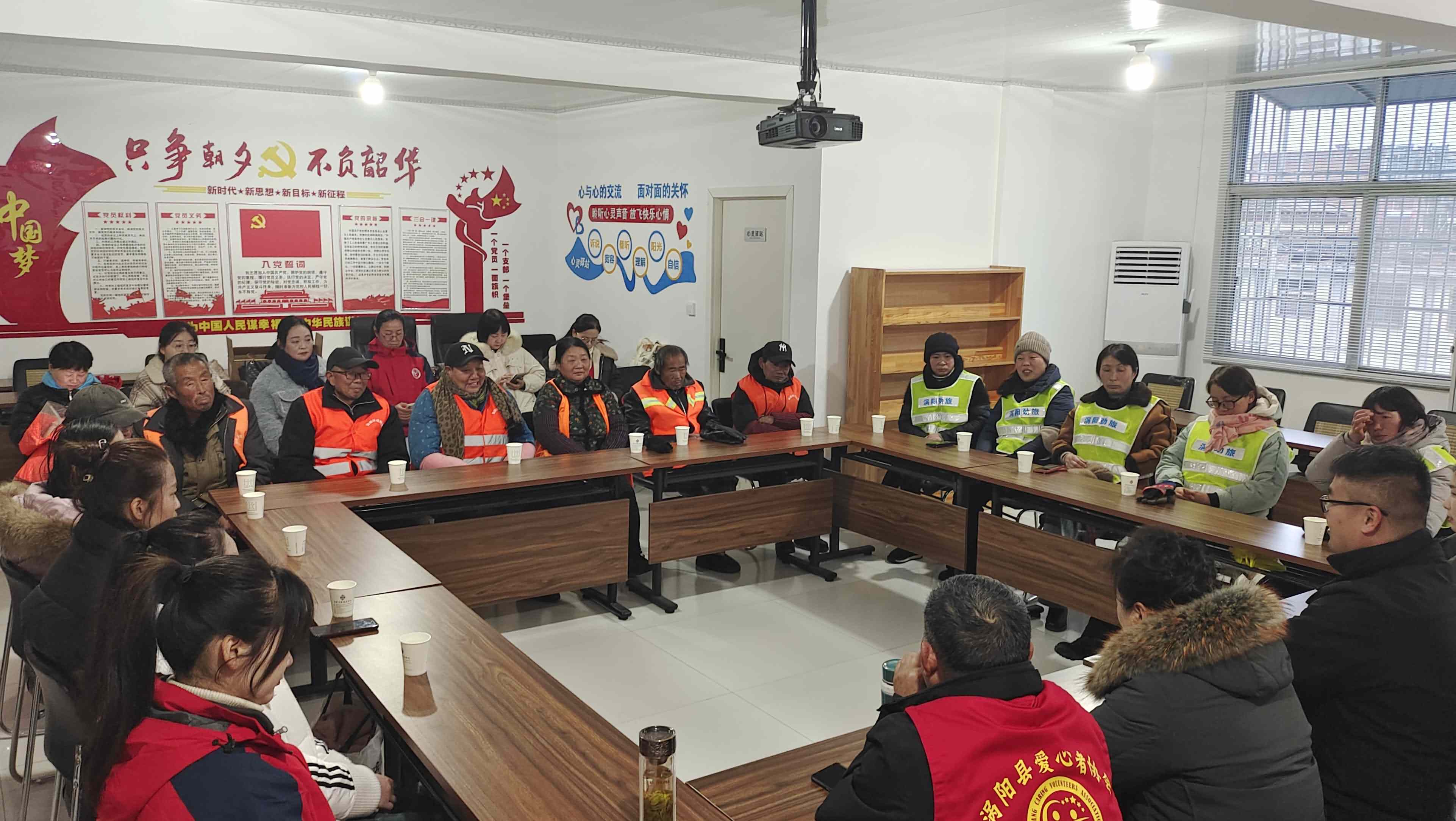 5.大家一起畅谈.jpg
