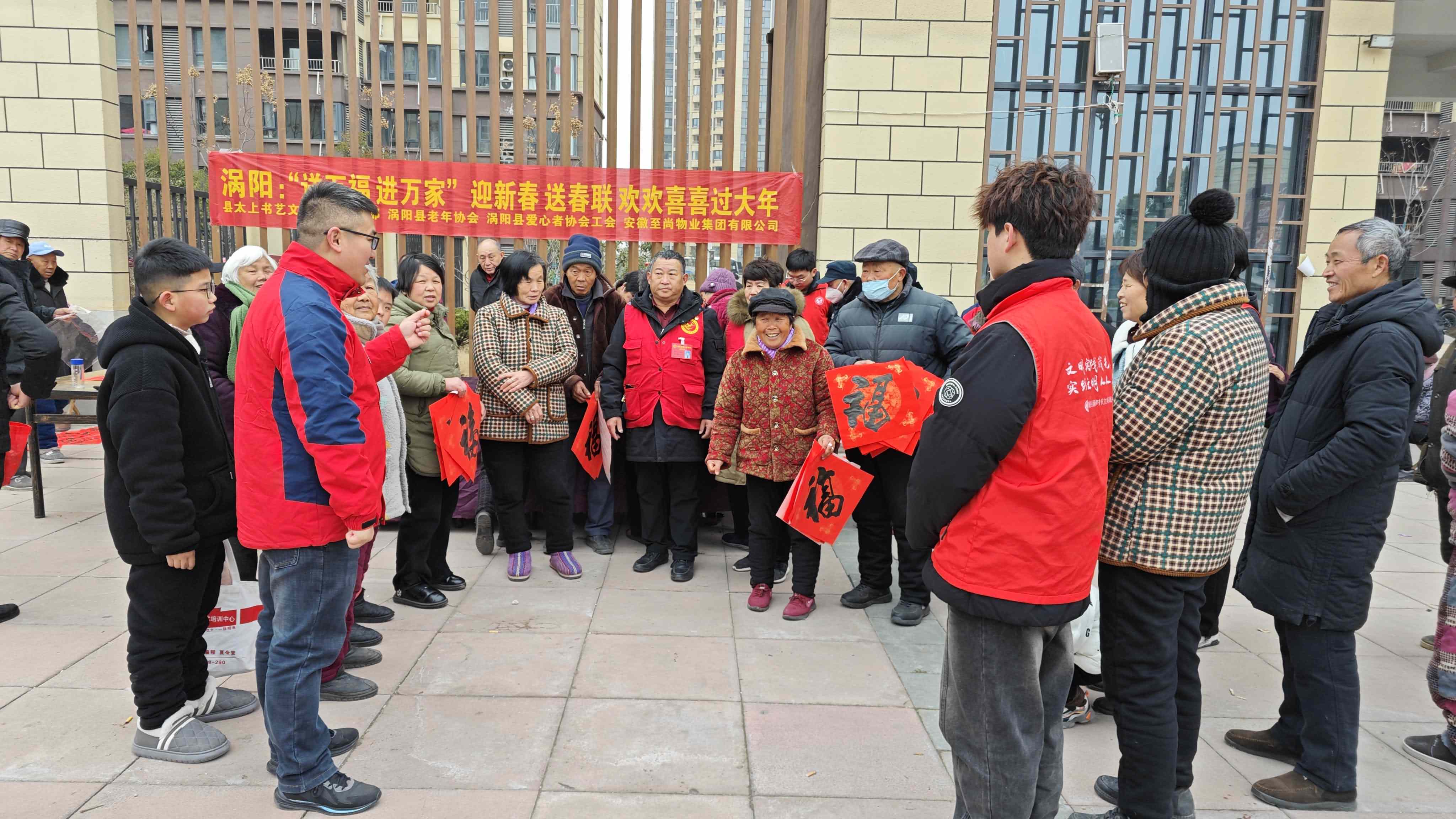 6.大家一同交流中.jpg