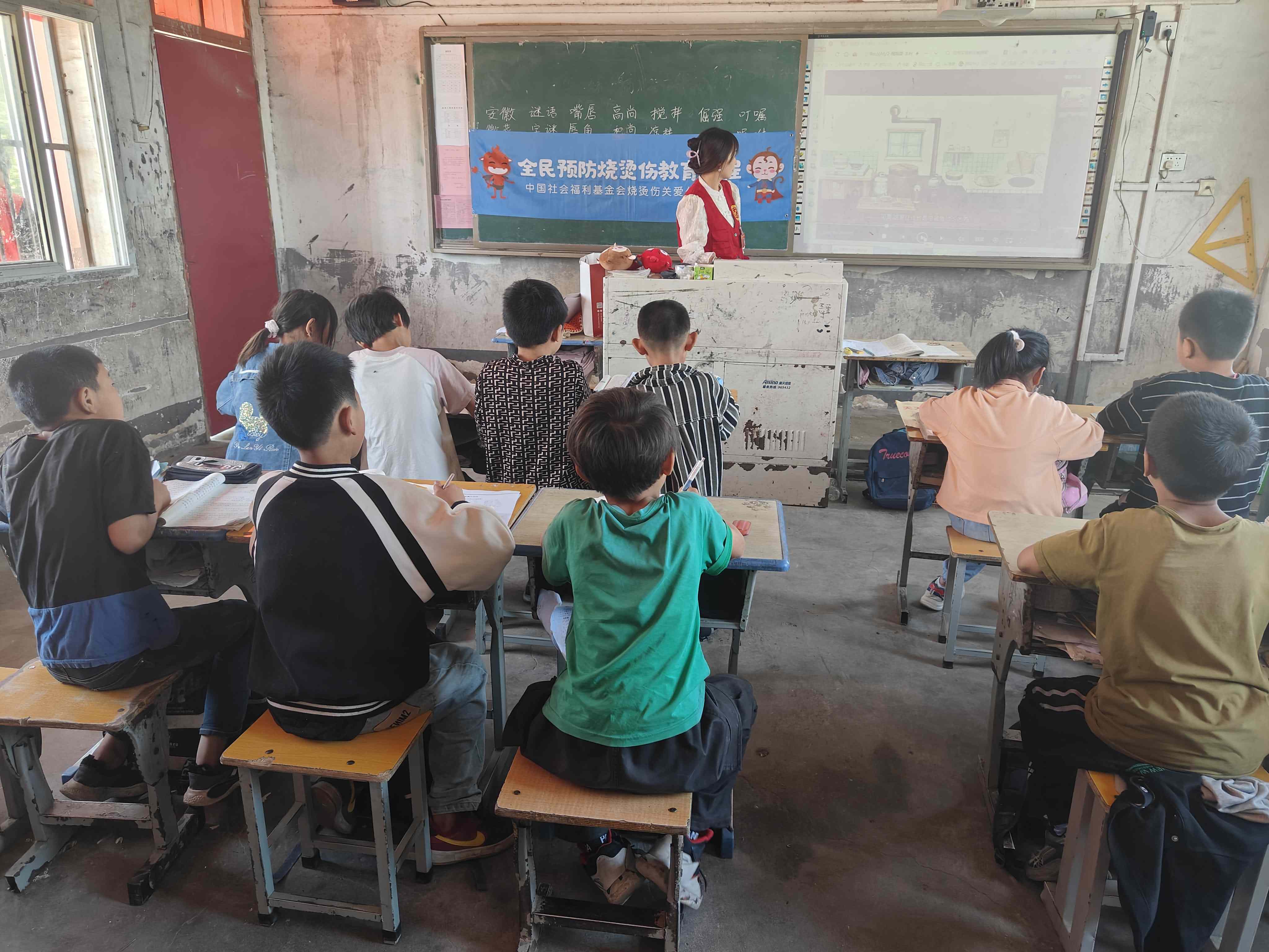 1.起观看防烧烫伤科普视频.jpg