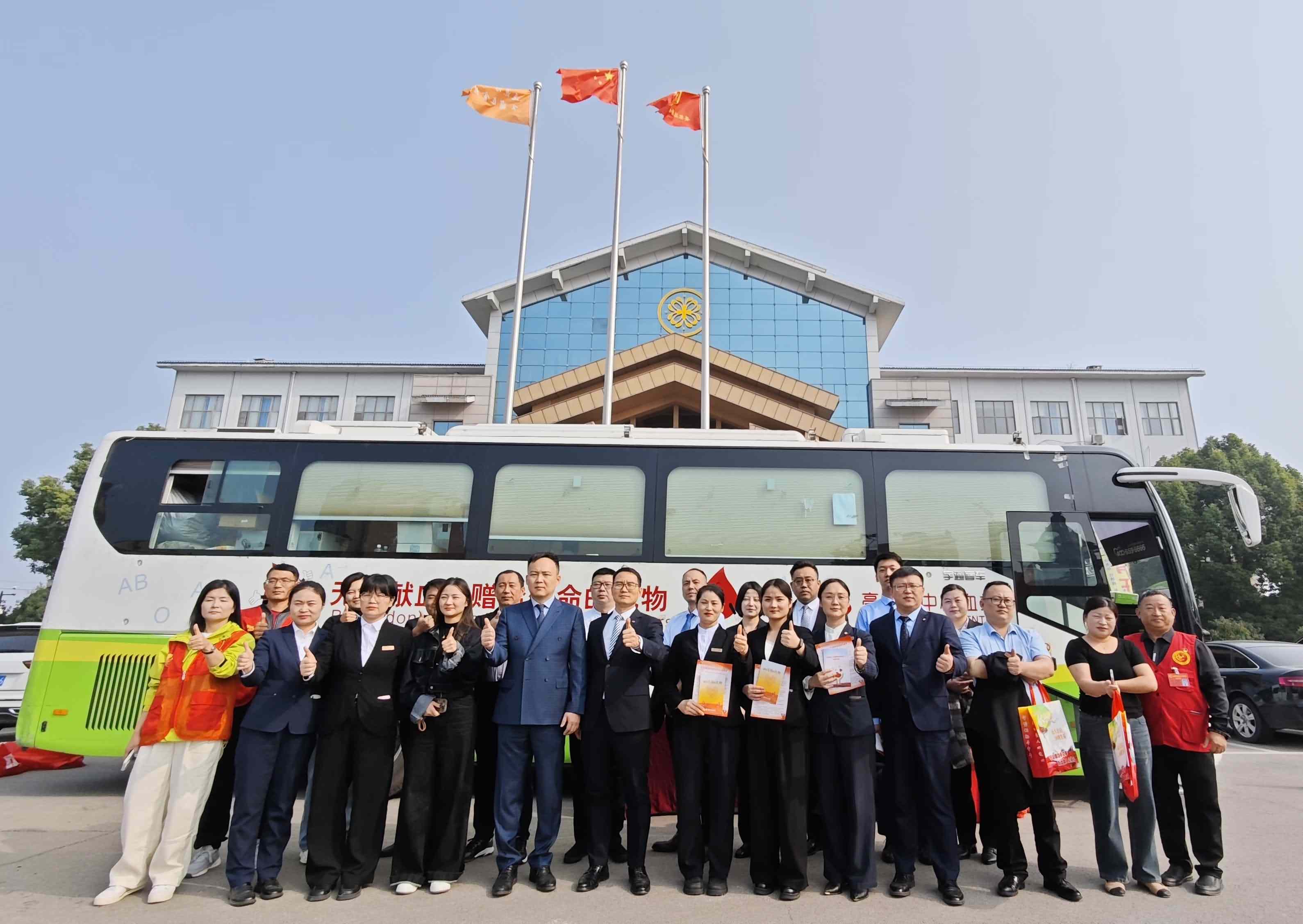 7部分志愿者合影留念.jpg