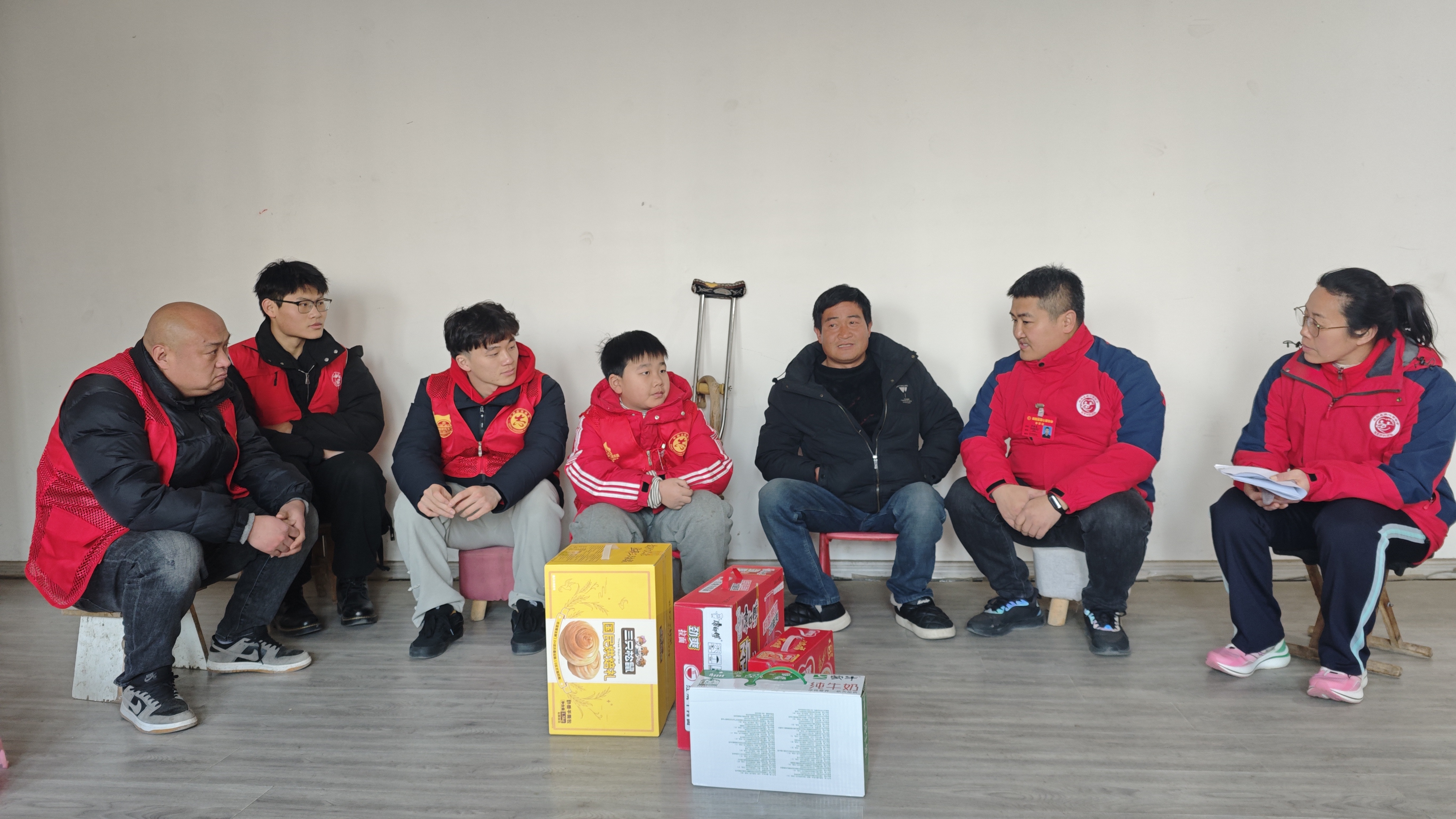 8与会员交流、了解生活、工作情况和生活中面对的困难.jpg