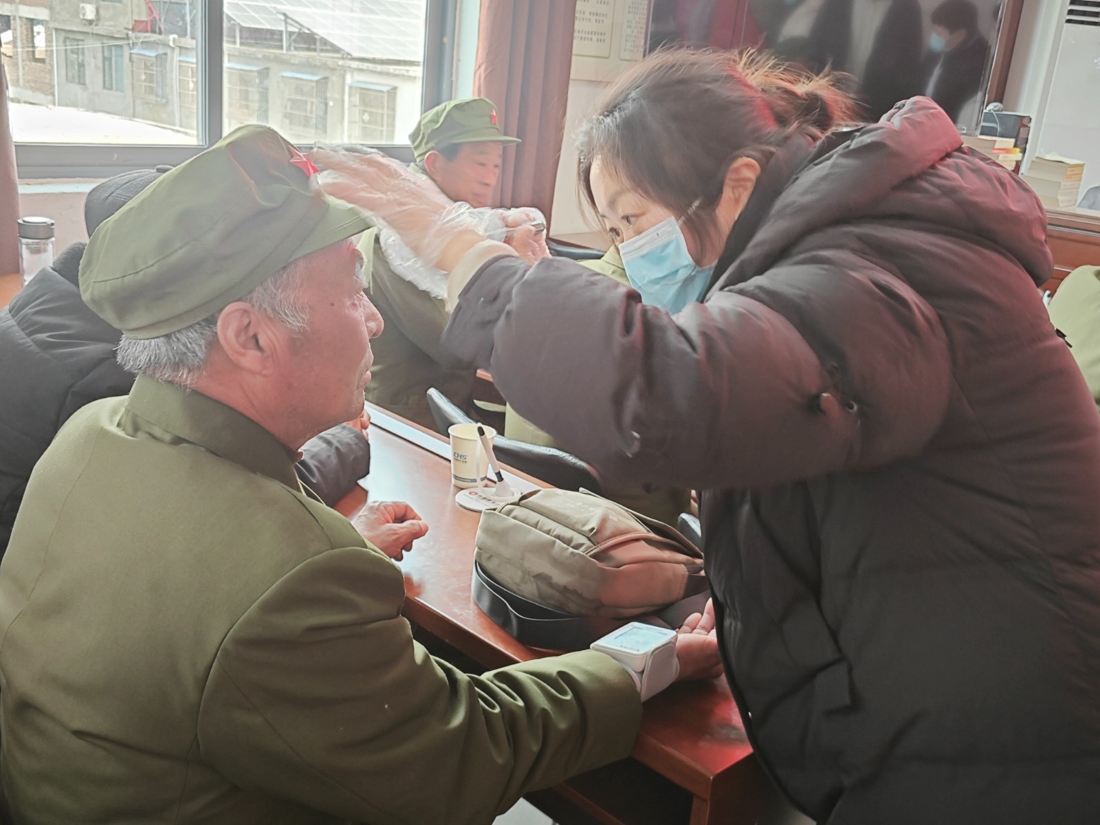 情暖老兵心 筑牢健康防线