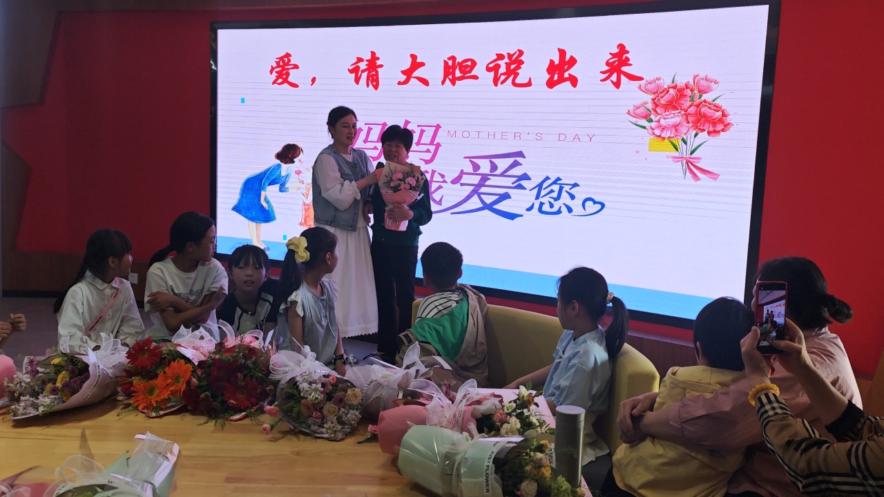 媳妇为婆婆鲜花.jpg