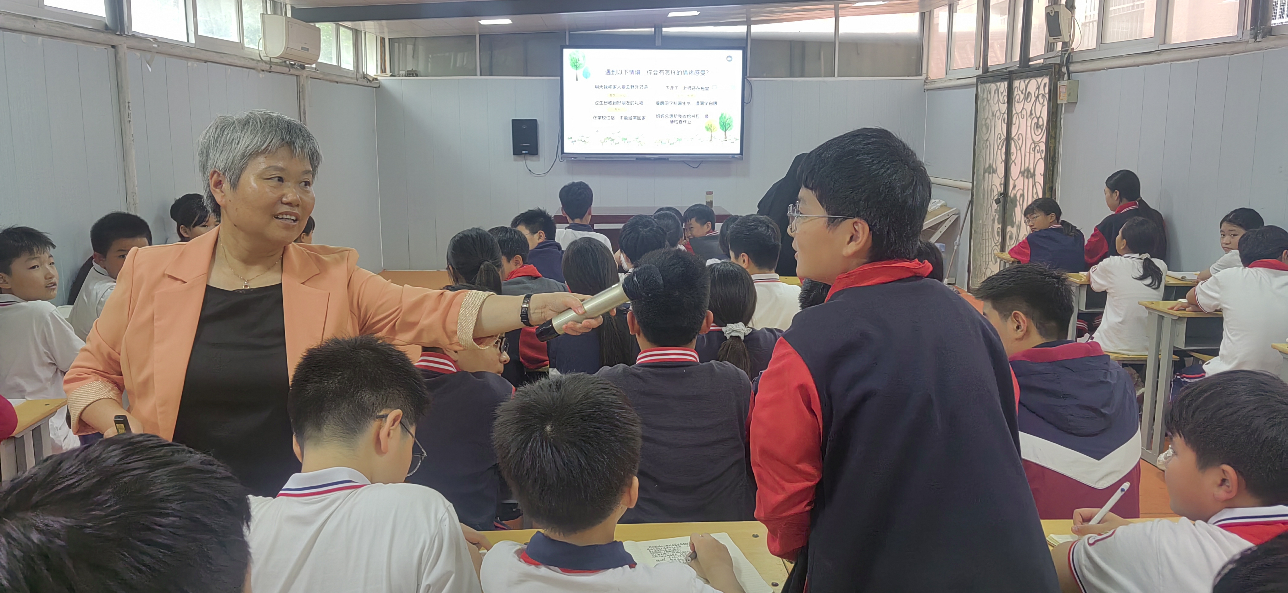 i_20250928093734251597.jpg 2同学分享自己所知道的情绪.jpg