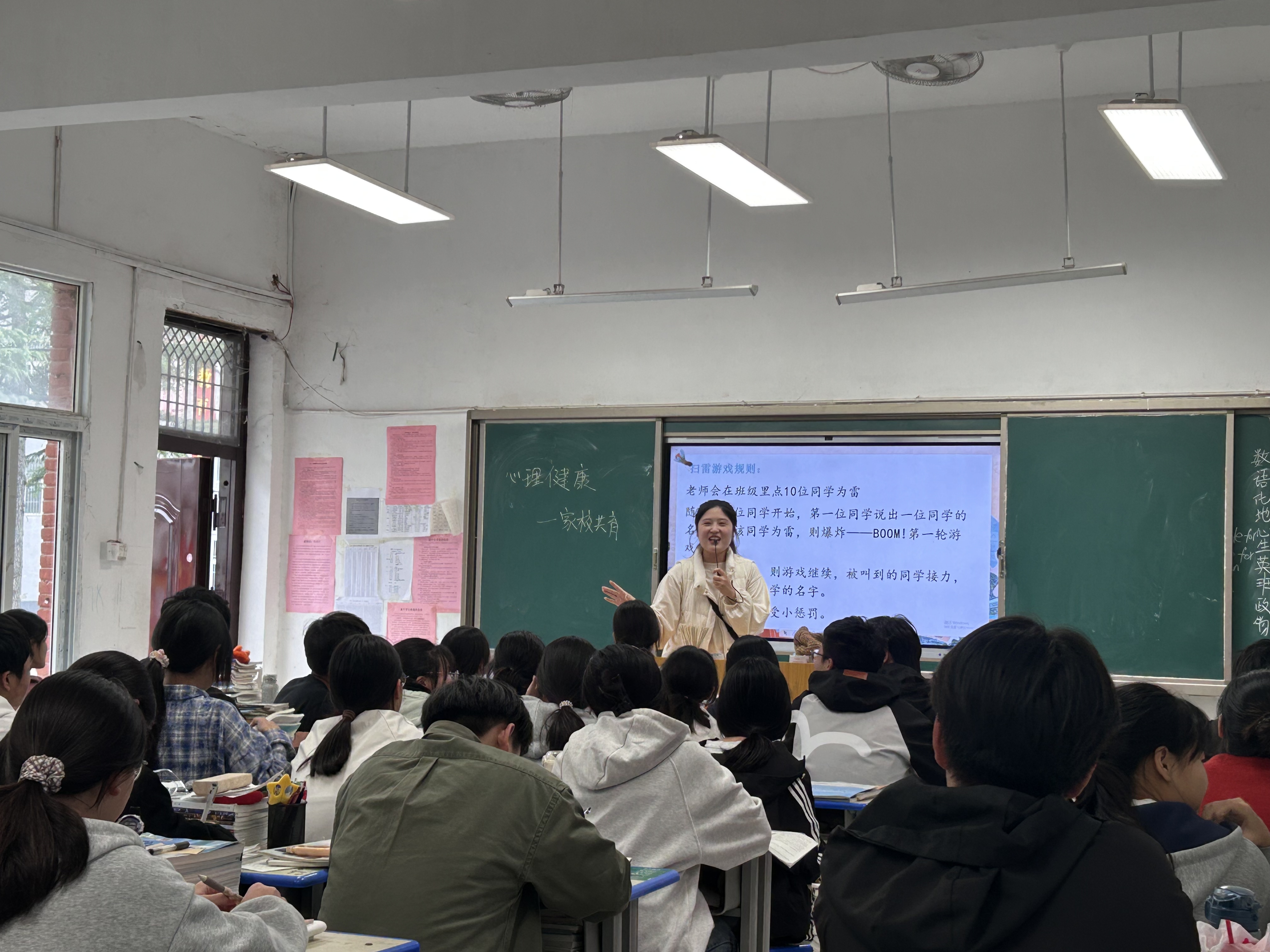 2游戏讲解中.jpg