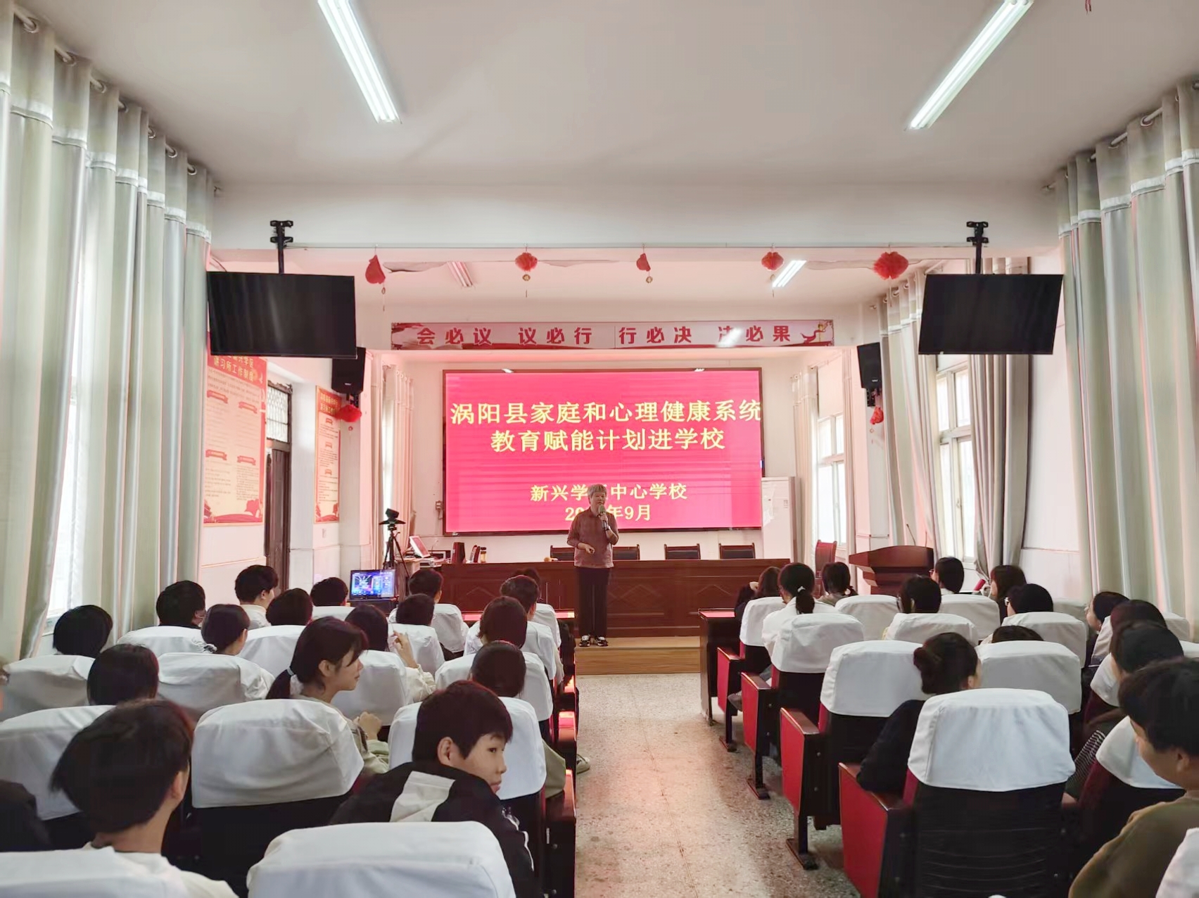 1刘老师自我介绍.jpg