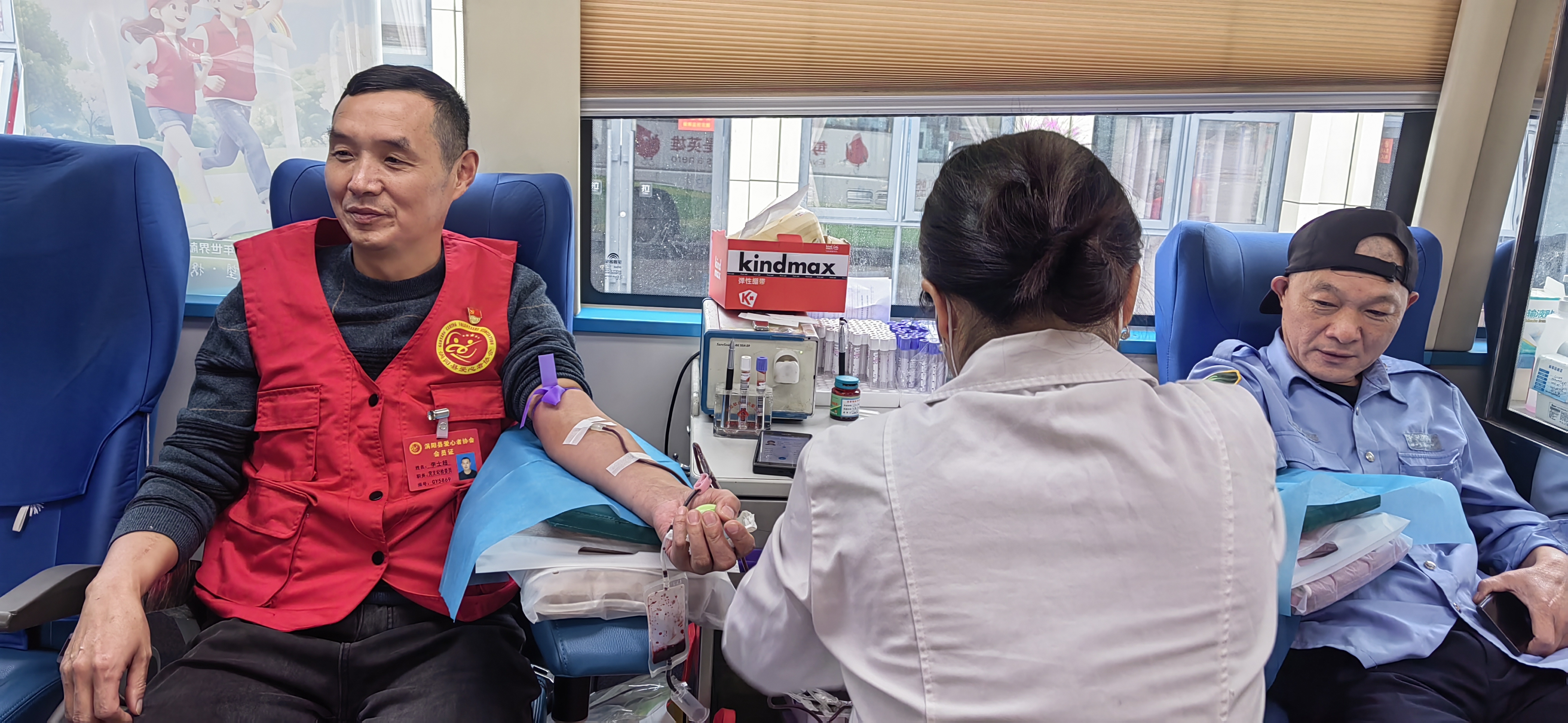 i_20251024163254458685.jpg 4献血进行中.jpg