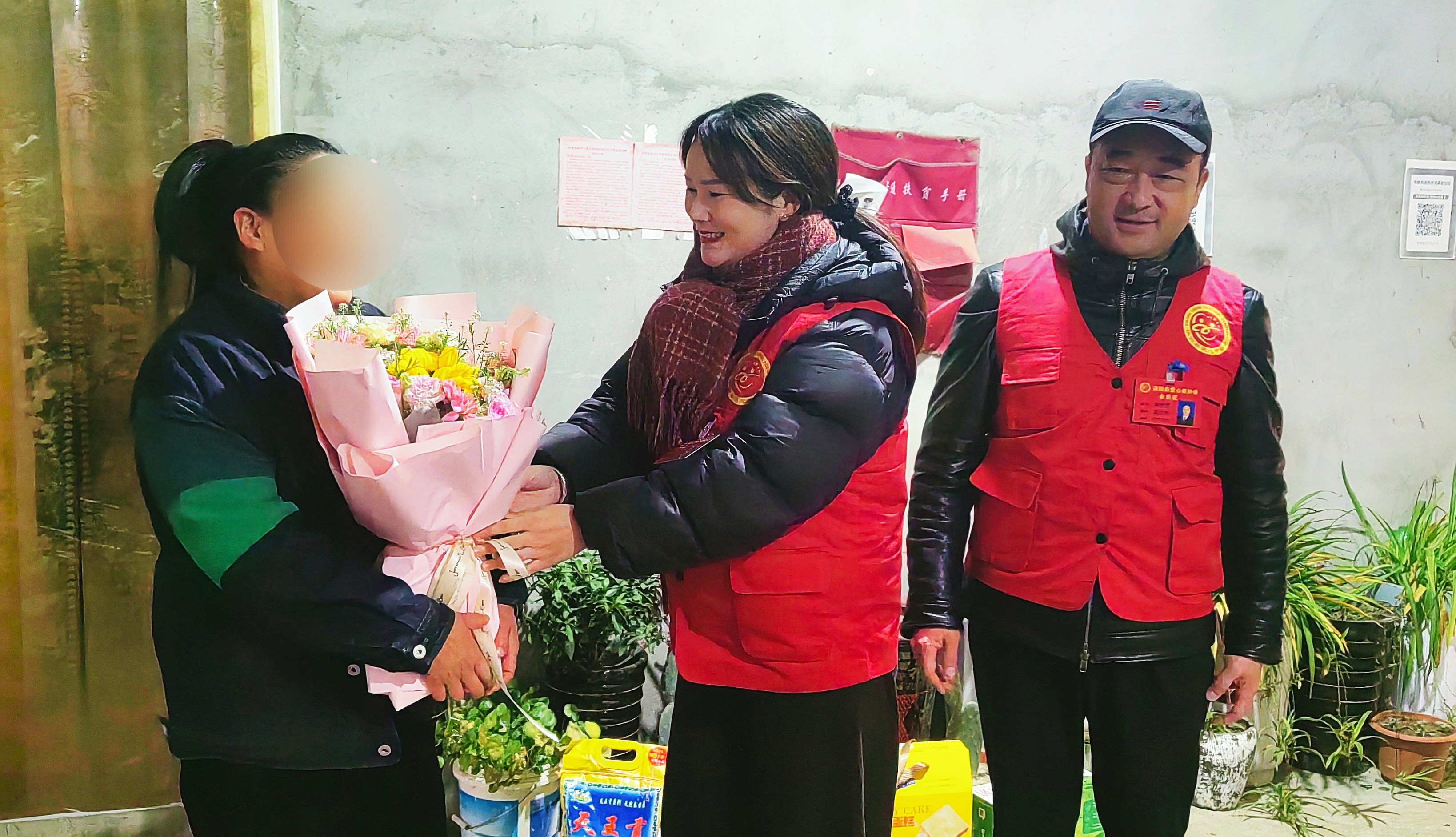 i_20260119162203817264.jpg 1向“女强人”献上鲜花.jpg