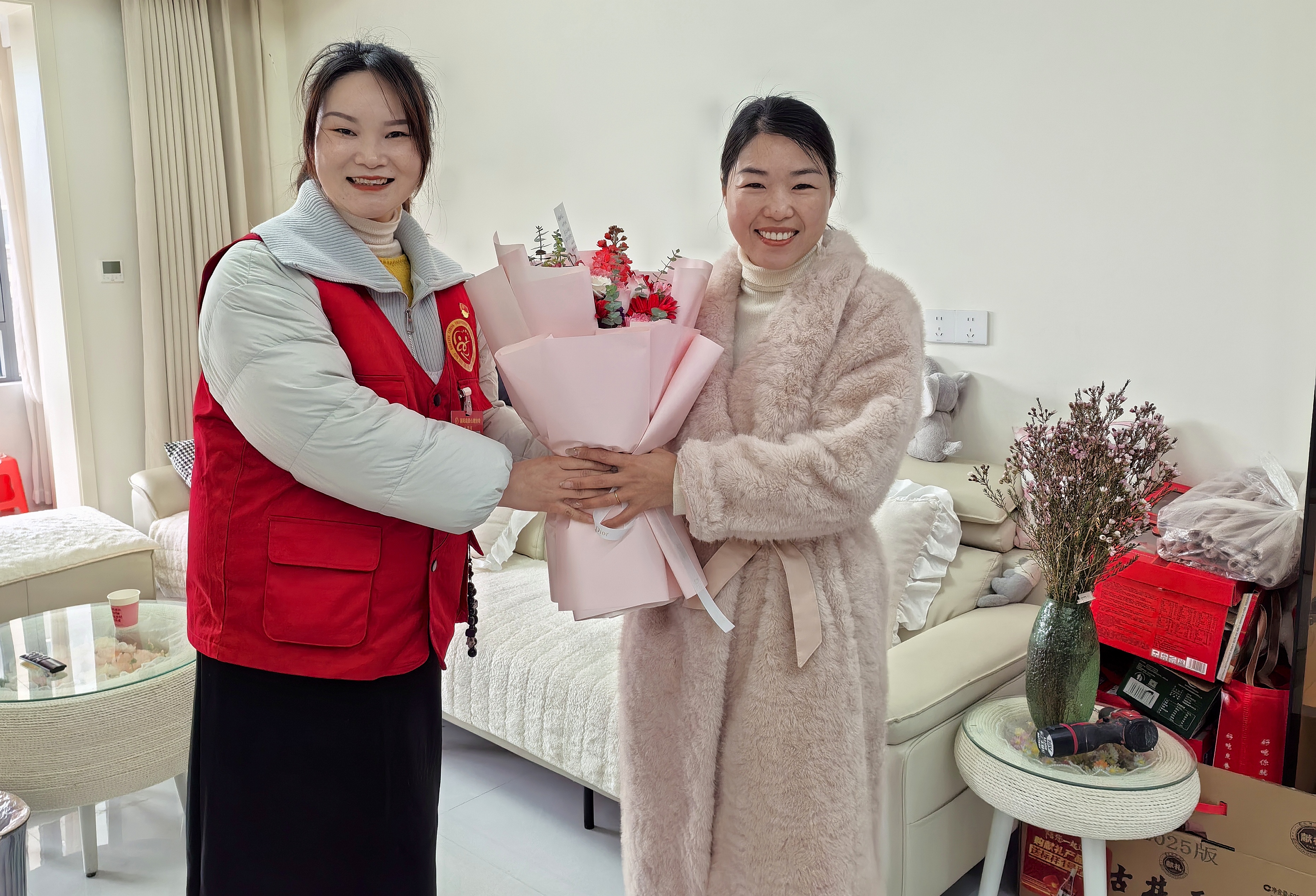 i_20260309102324868119.jpg 2给优秀家人送鲜花.jpg