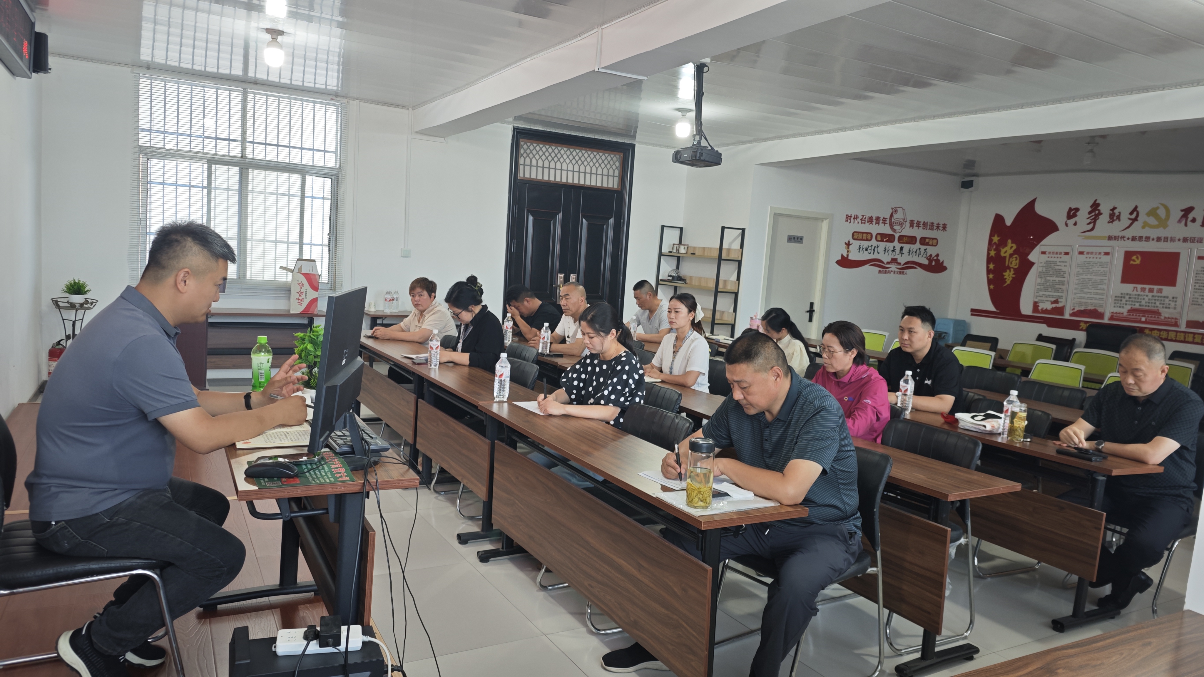 i_20260603201919737546.jpg 1.大家认真学习记笔记中.jpg