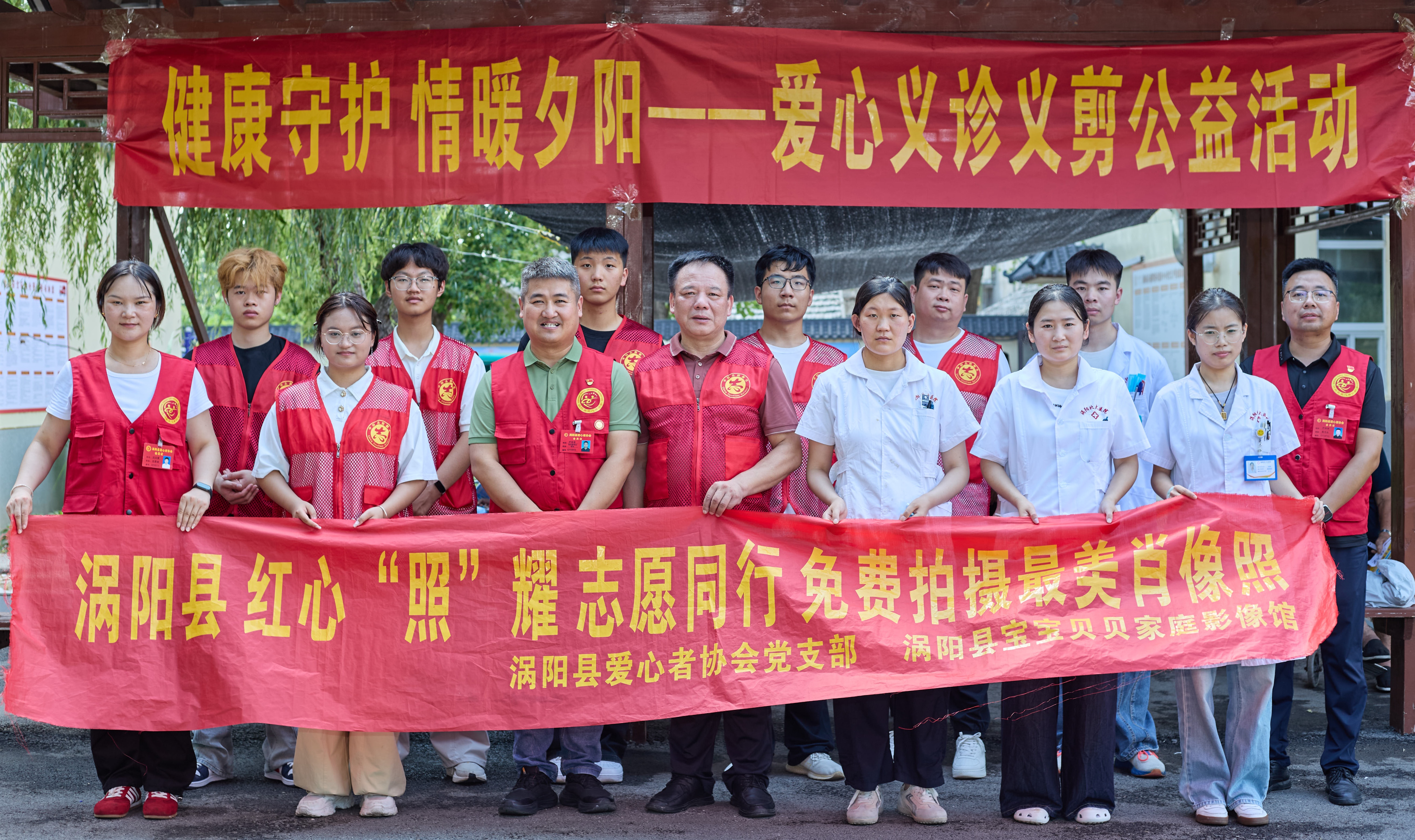 12大家一起合影留念.jpg