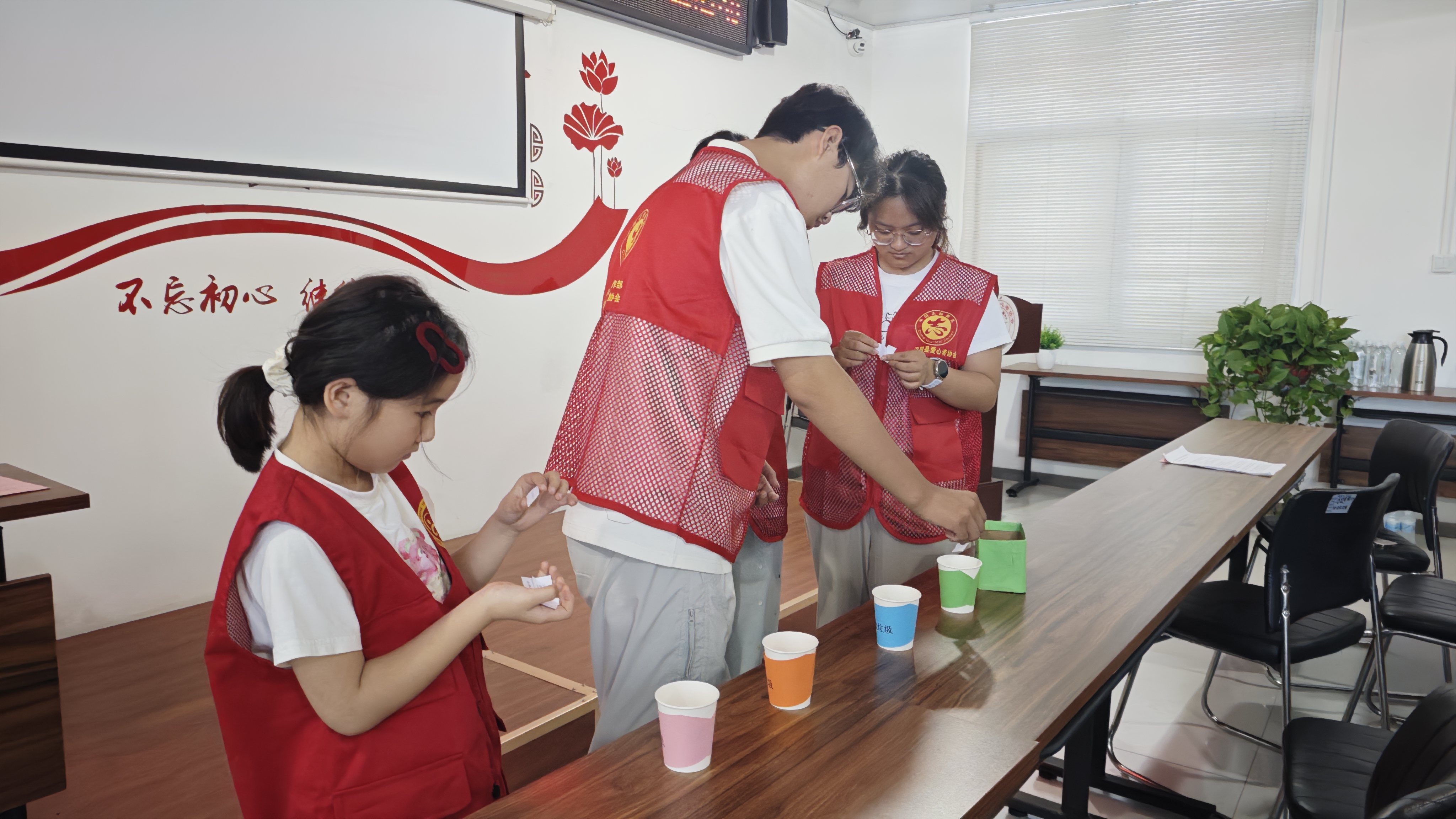 i_20260814164451274763.jpg 5互动小游戏“给垃圾找个家”.jpg